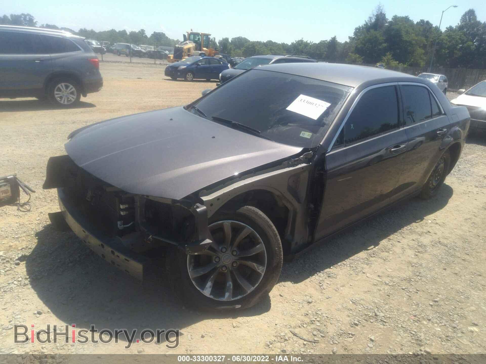 2019 CHRYSLER 300 - VIN: 2C3CCAAG7KH601706 - Фото 2