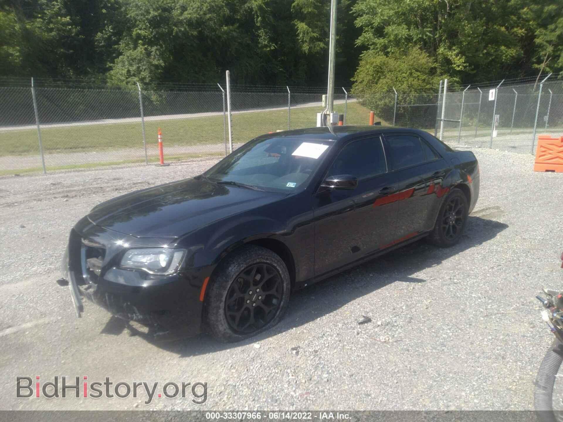 2019 CHRYSLER 300 - VIN: 2C3CCAGG8KH538302 - Фото 2