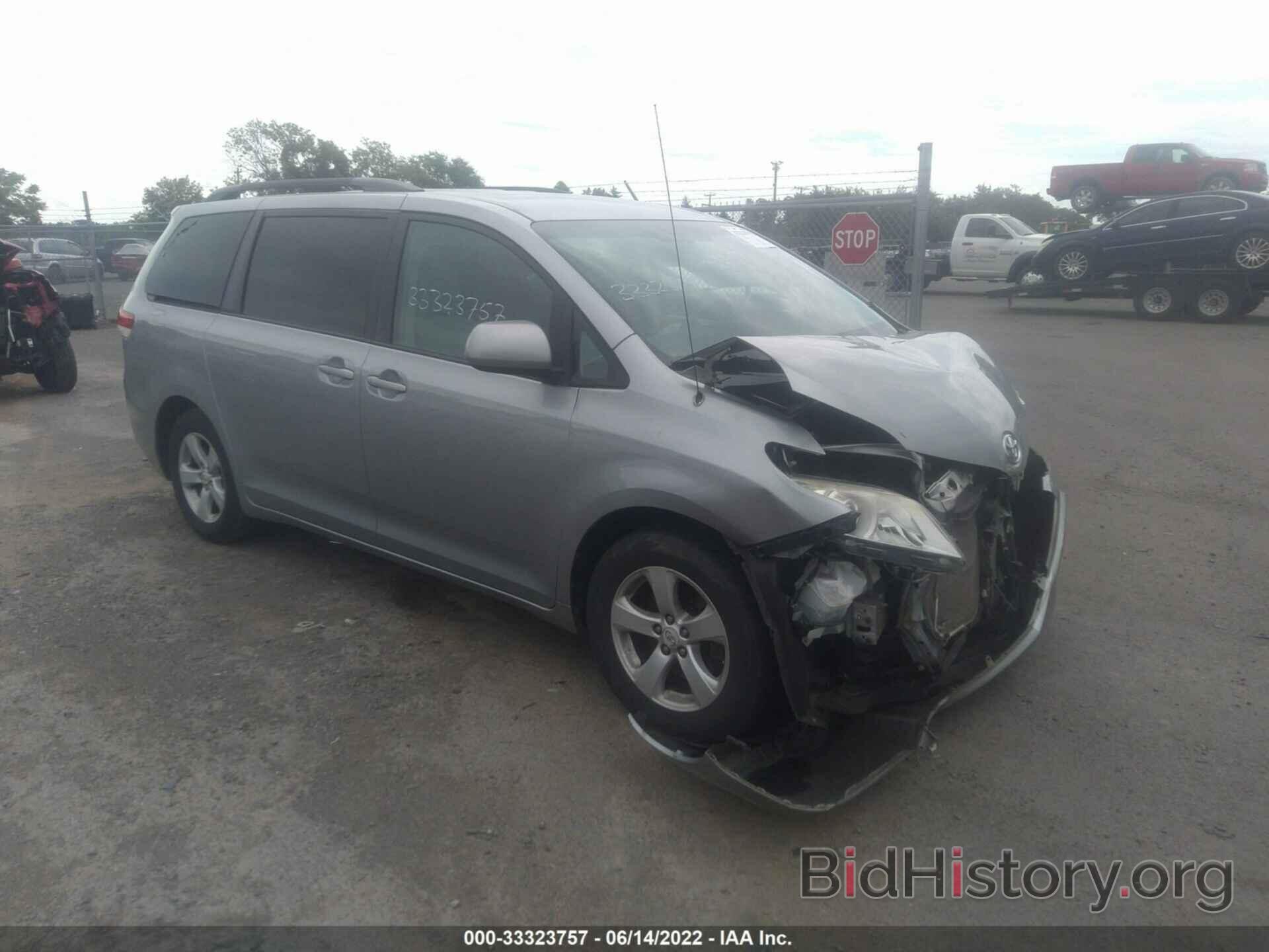 Photo 5TDKK3DC1BS144794 - TOYOTA SIENNA 2011