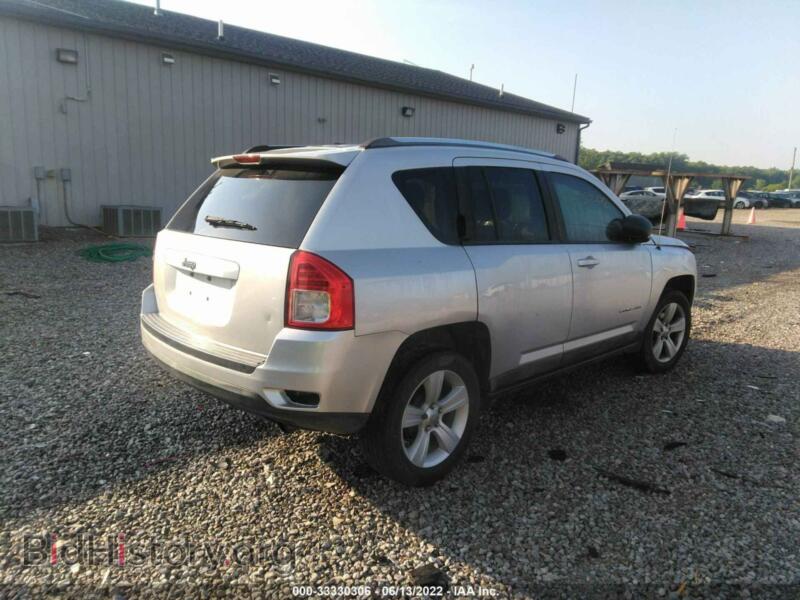 2011 Jeep COMPASS (VIN 1J4NT1FA2BD138552) — photo 4 of 15