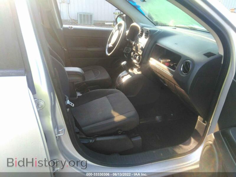 2011 Jeep COMPASS (VIN 1J4NT1FA2BD138552) — photo 5 of 15