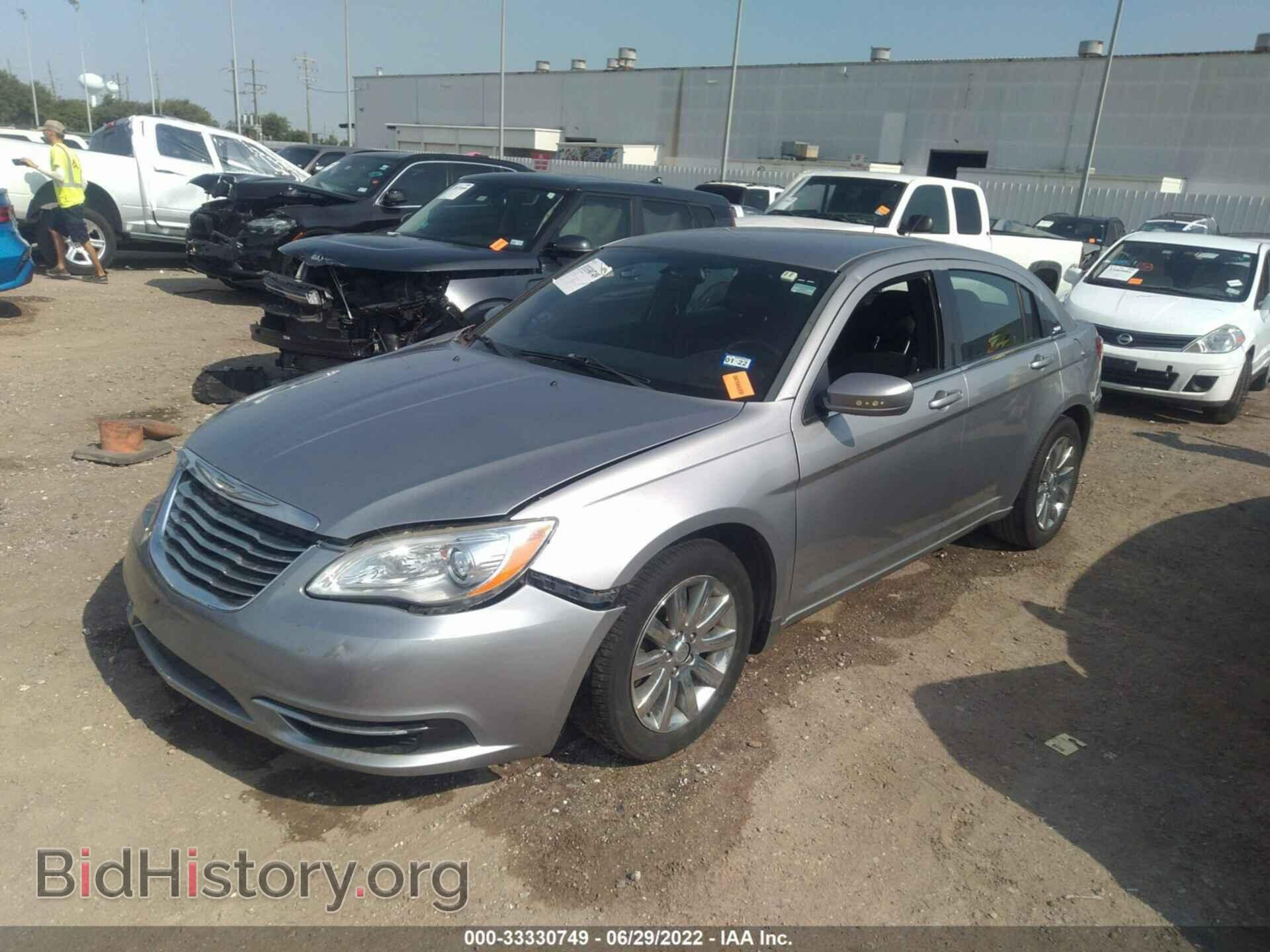 2013 CHRYSLER 200 - VIN: 1C3CCBBG4DN532259 - Фото 2