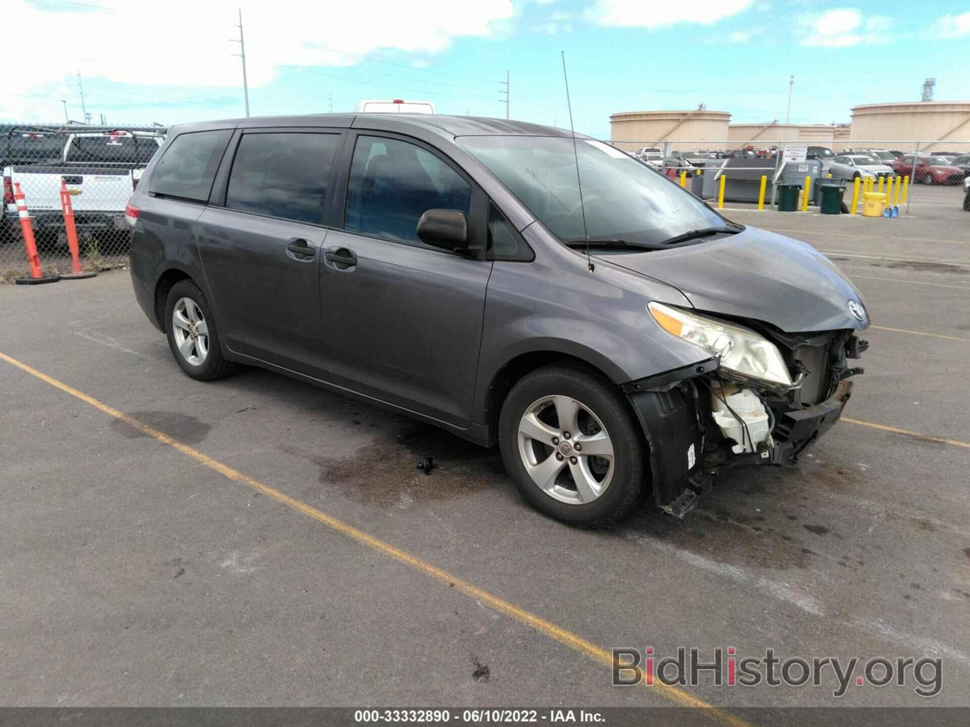 Photo 5TDZK3DC9BS066389 - TOYOTA SIENNA 2011