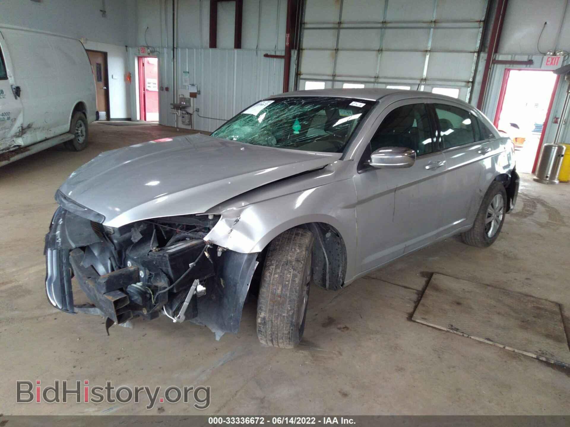 2012 CHRYSLER 200 - VIN: 1C3CCBAB1CN273413 - Фото 2