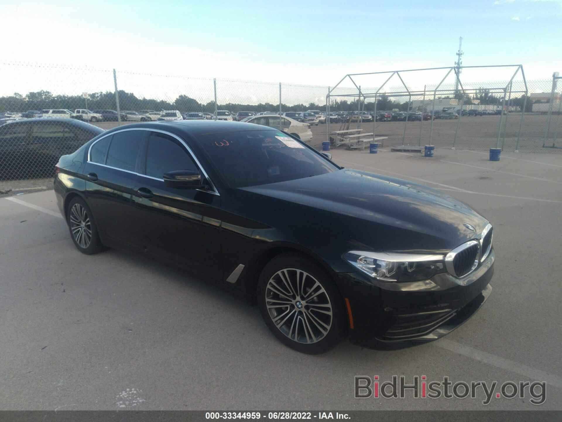 Photo WBAJA5C53KG900355 - BMW 5 SERIES 2019