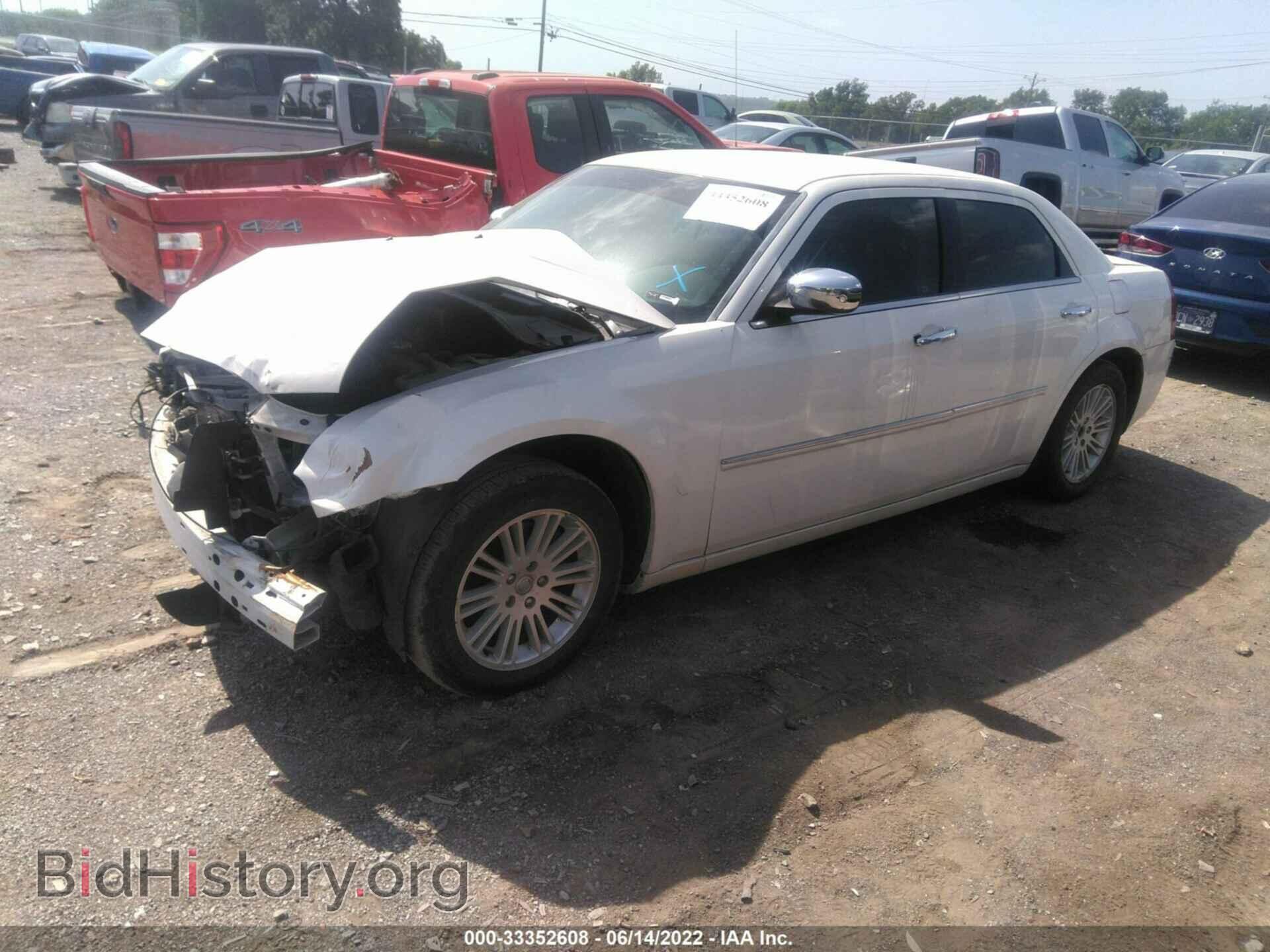 2010 CHRYSLER 300 - VIN: 2C3CA4CD6AH199038 - Фото 2