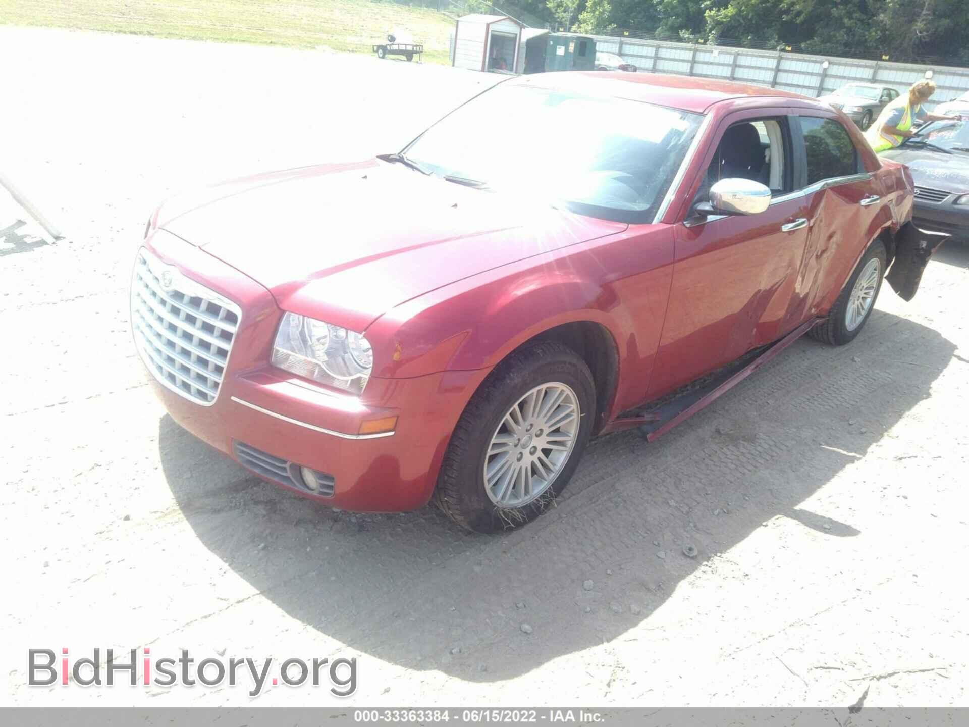 2010 CHRYSLER 300 - VIN: 2C3CA4CD2AH133778 - Фото 2