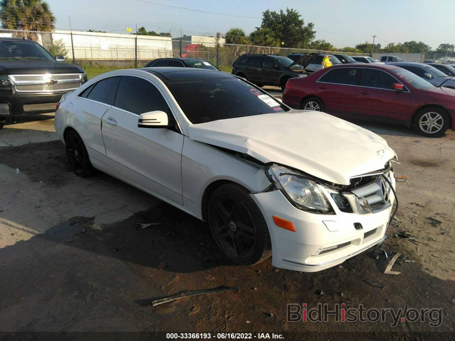 Photo WDDKJ5GB1BF088590 - MERCEDES-BENZ E-CLASS 2011