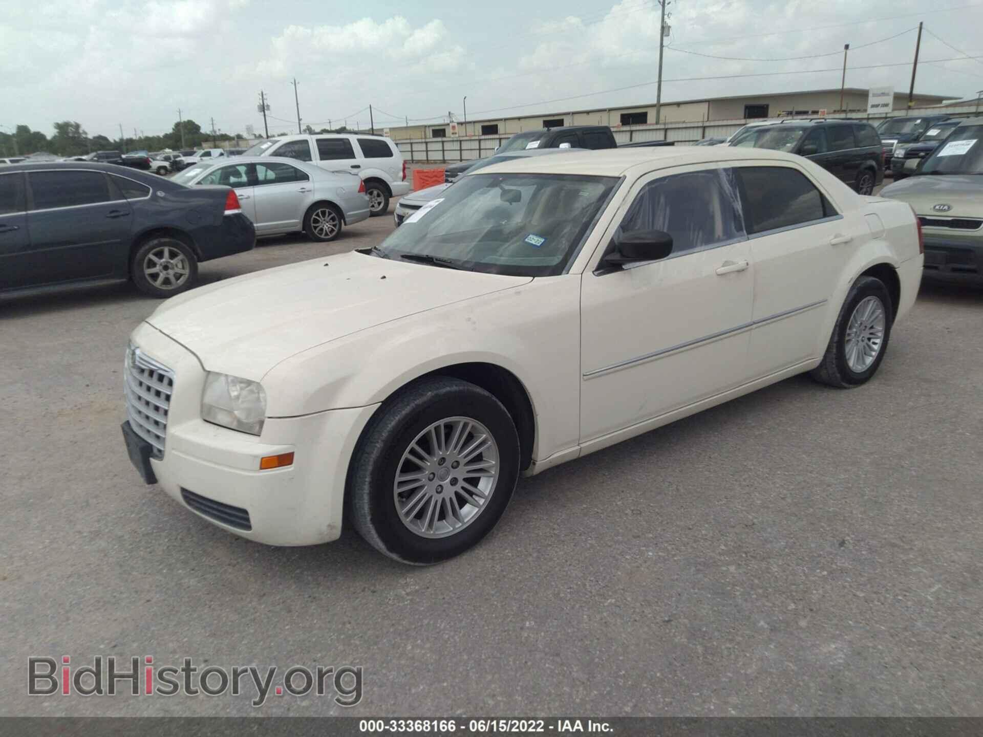 2009 CHRYSLER 300 - VIN: 2C3KA43D09H558021 - Фото 2