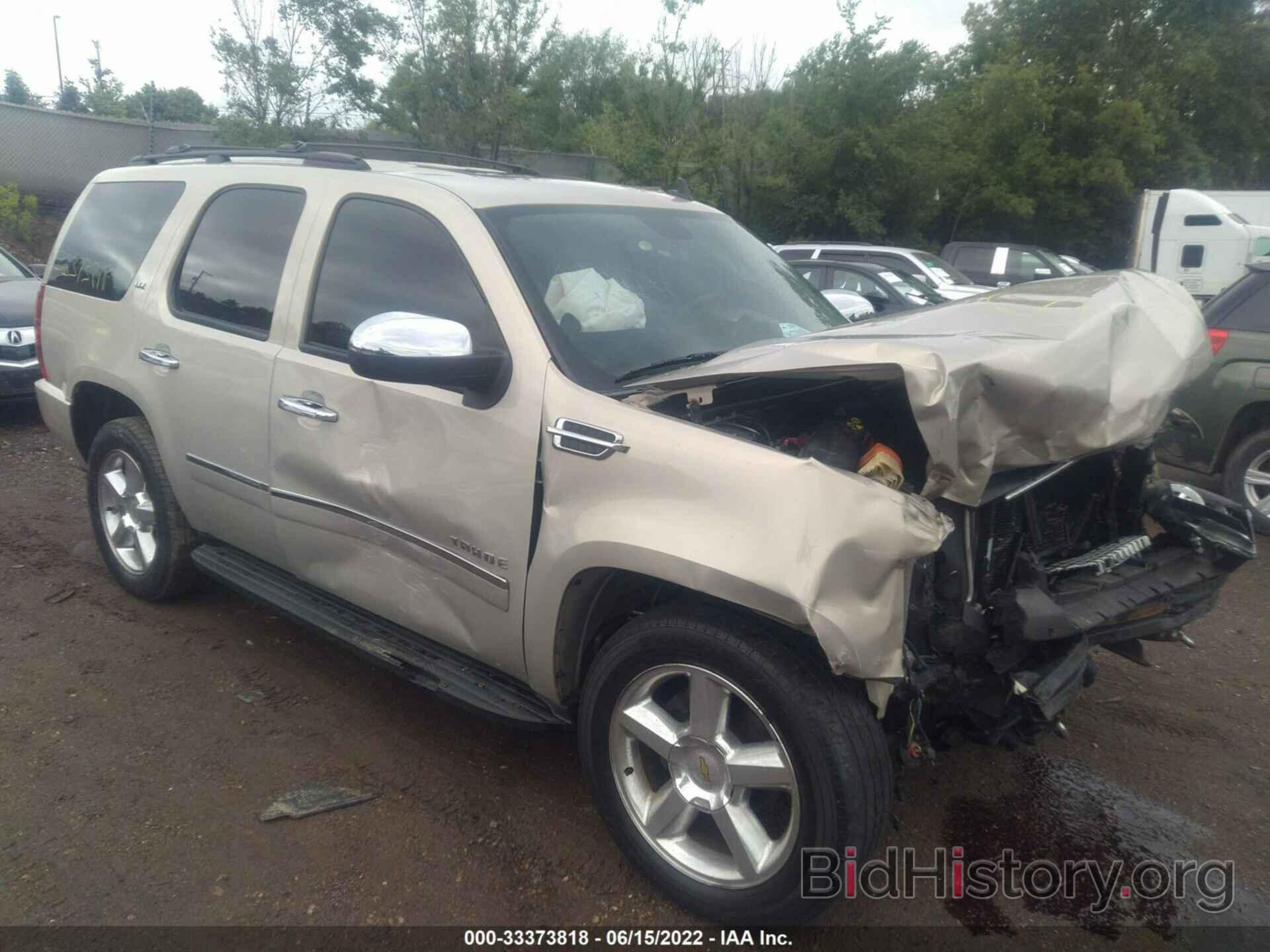 Photo 1GNSKCE07BR371319 - CHEVROLET TAHOE 2011