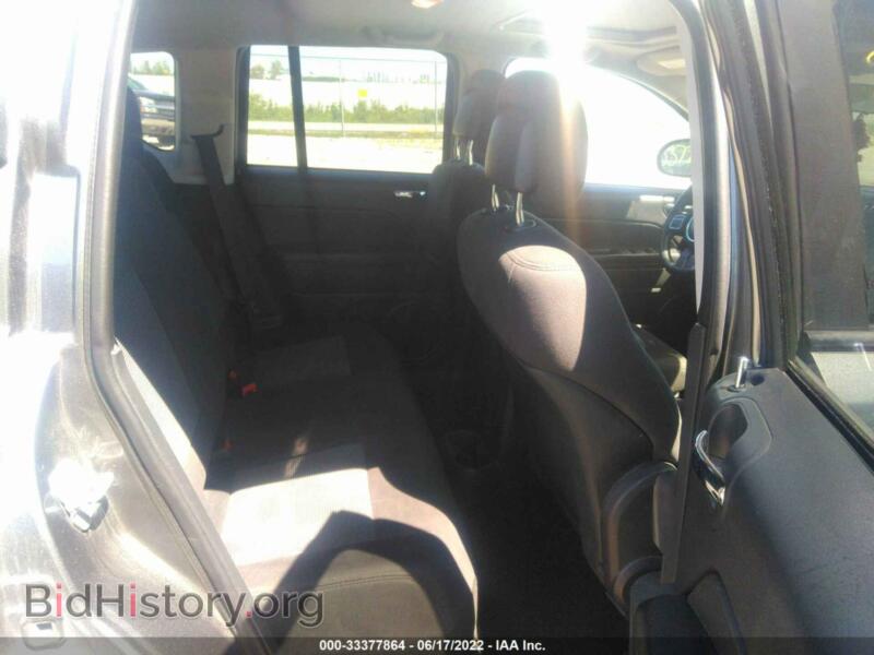 2011 Jeep COMPASS (VIN 1J4NF1FB1BD240330) — photo 8 of 11