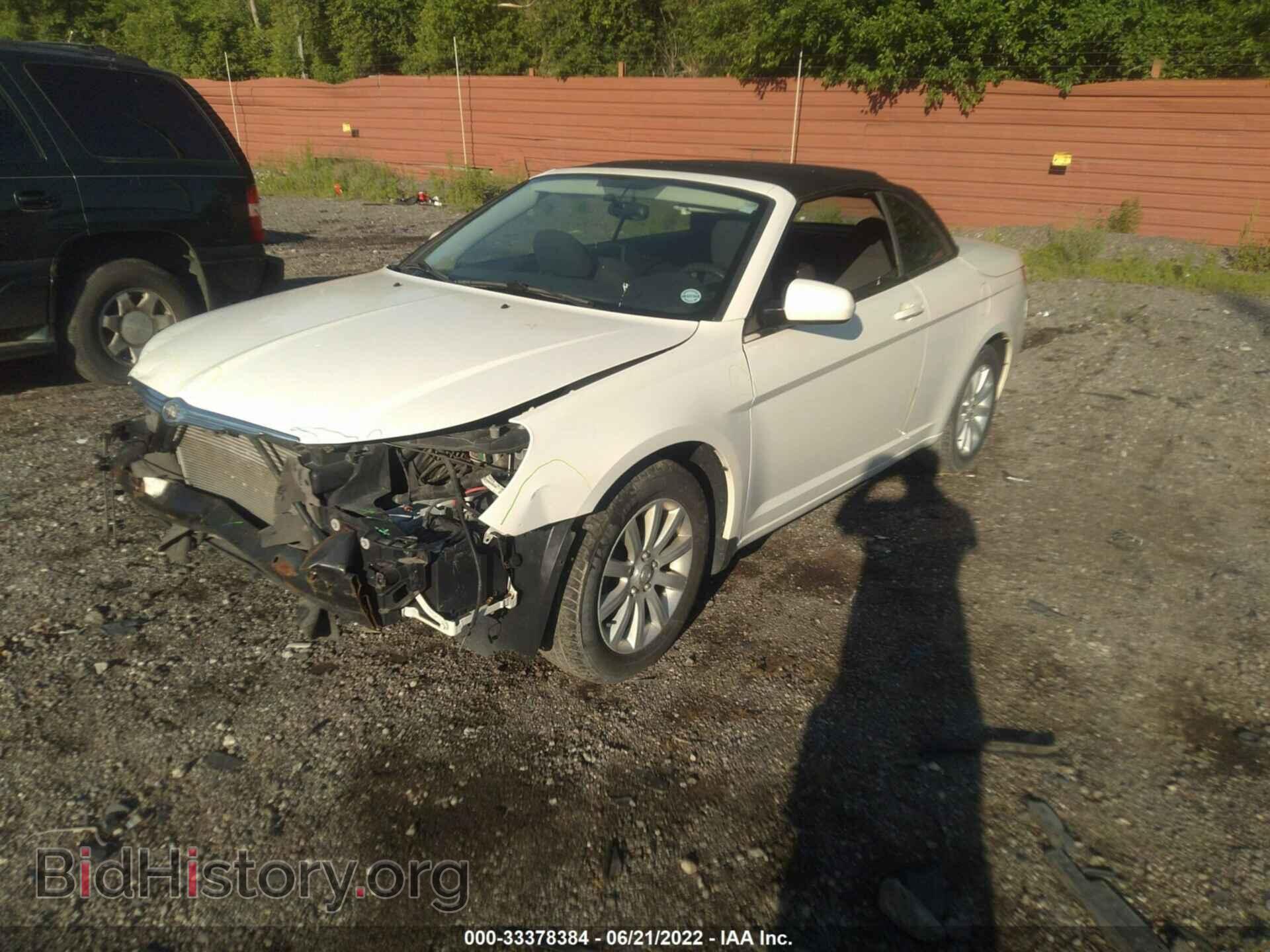 2010 CHRYSLER SEBRING - VIN: 1C3BC5ED3AN166529 - Фото 2