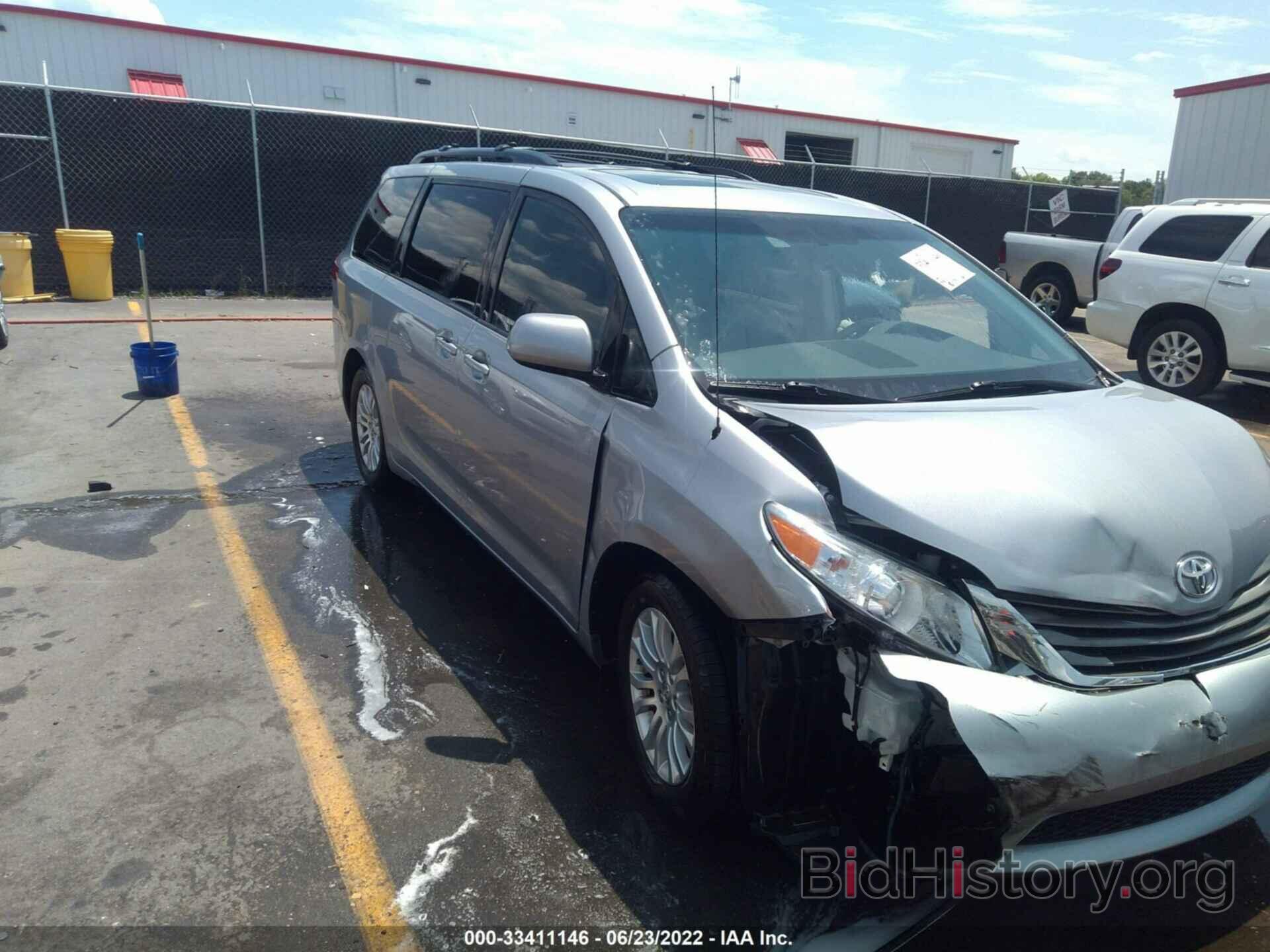 Photo 5TDYK3DC2BS128808 - TOYOTA SIENNA 2011