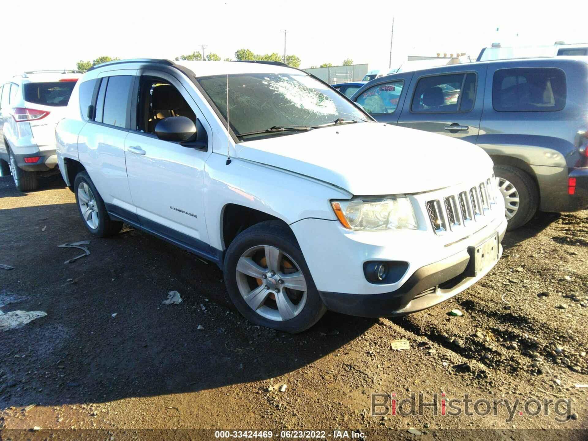 Photo 1J4NF1FB6BD197412 - JEEP COMPASS 2011