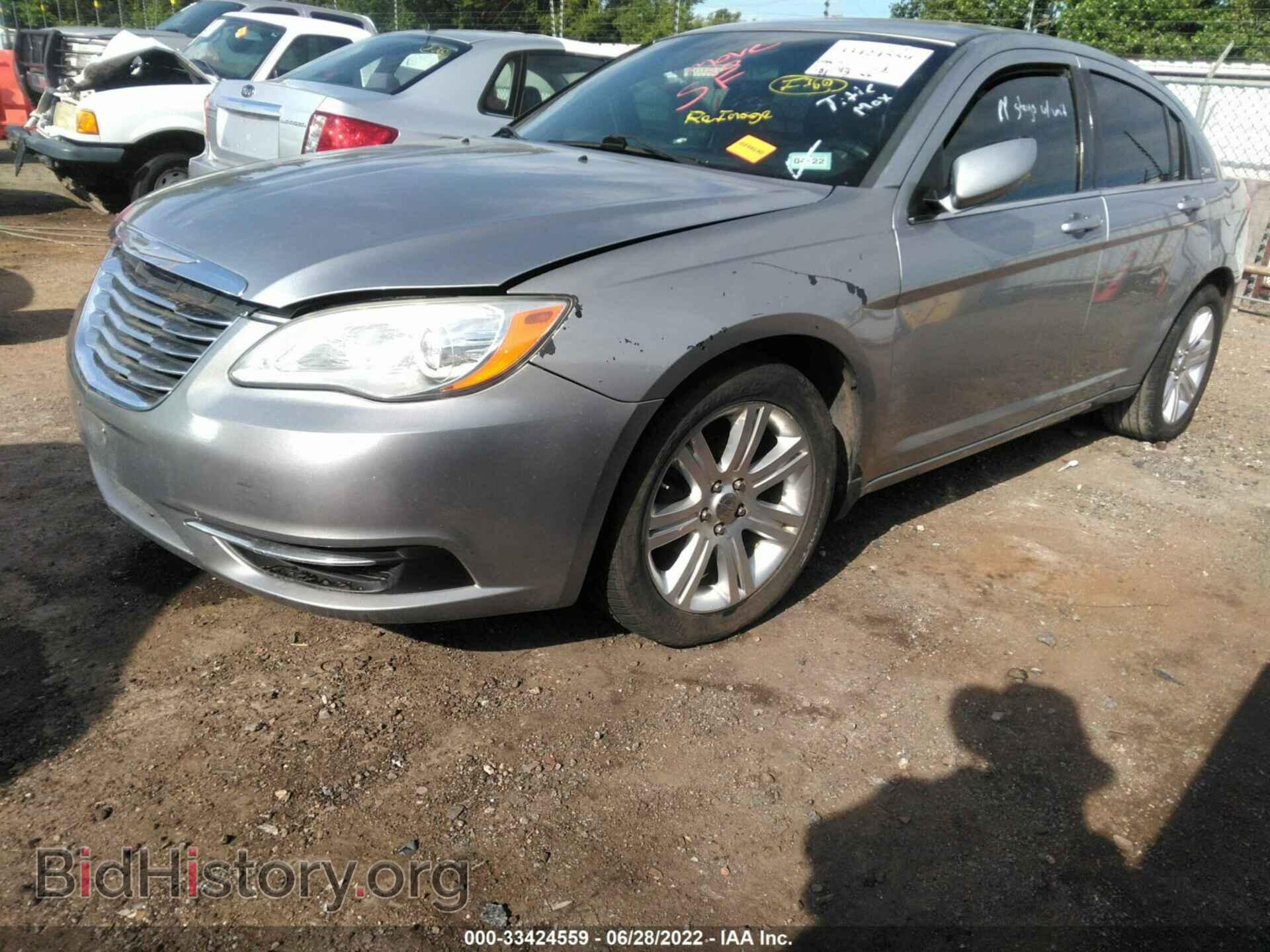 2013 CHRYSLER 200 - VIN: 1C3CCBAB8DN660364 - Фото 2