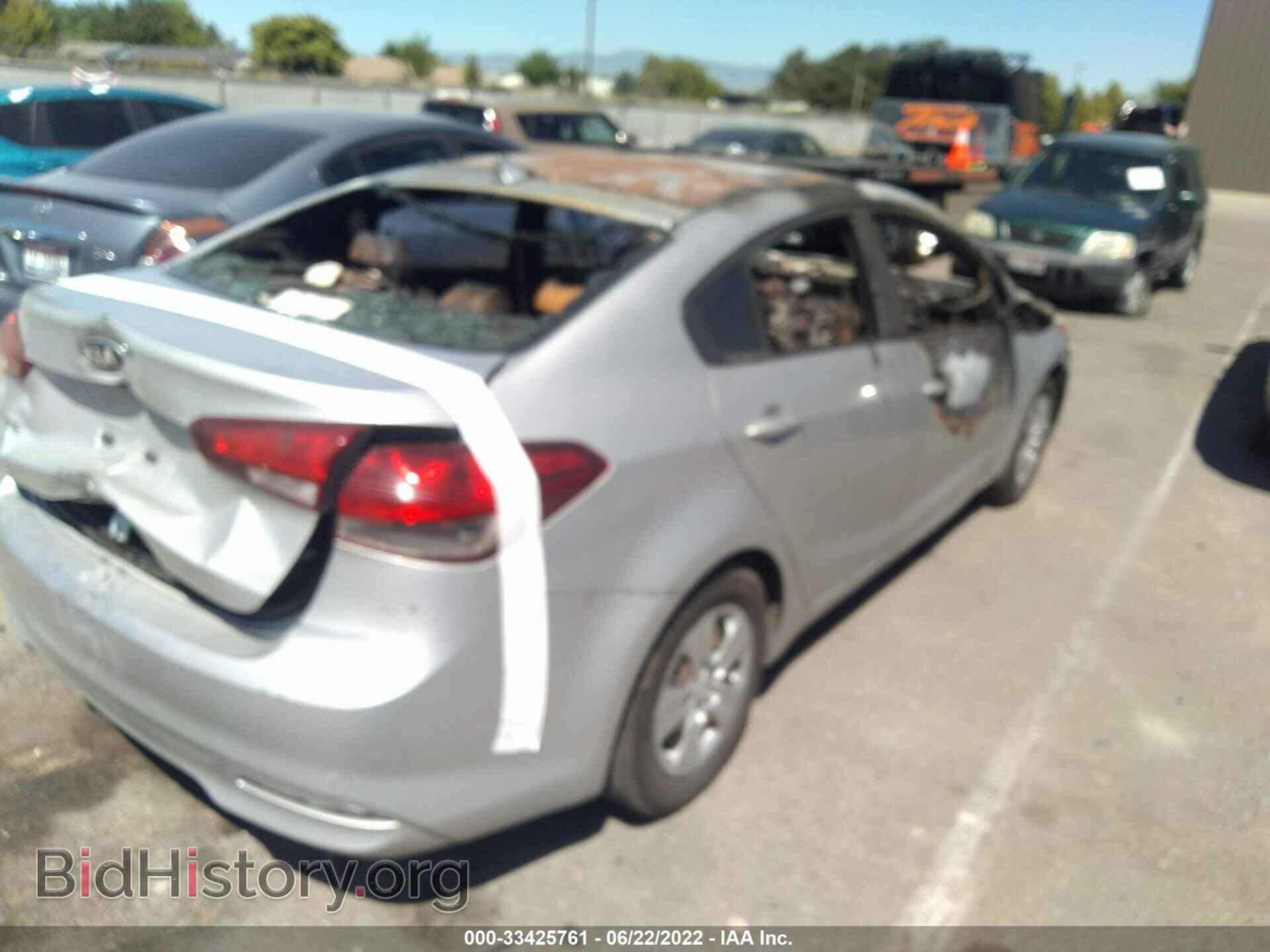 2017 KIA FORTE - VIN: 3KPFK4A78HE132658 - Photo 4