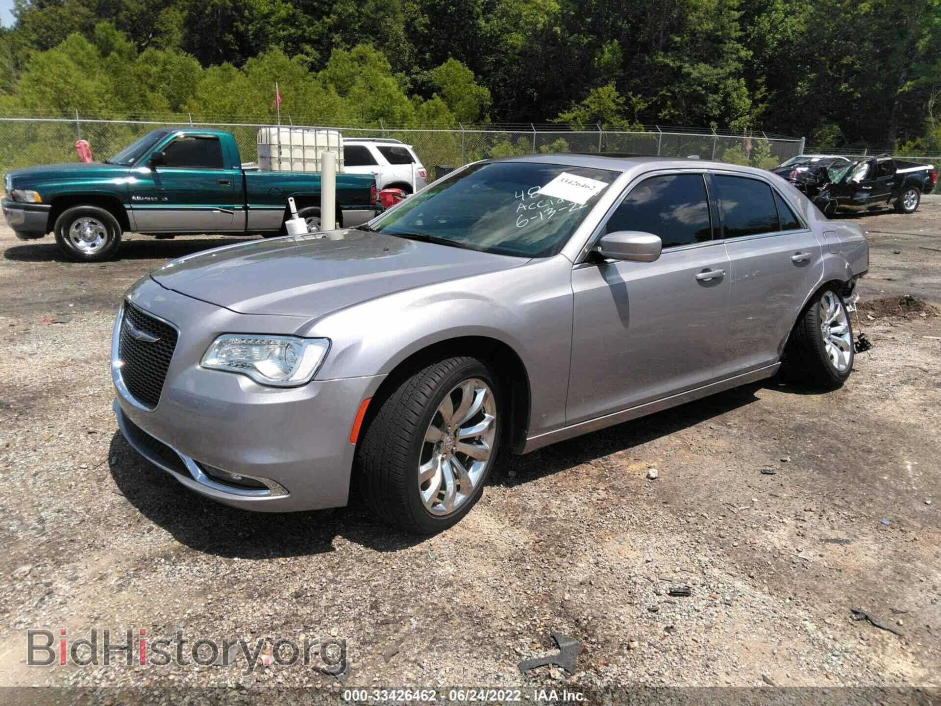 2017 CHRYSLER 300 - VIN: 2C3CCAAG6HH607599 - Фото 2