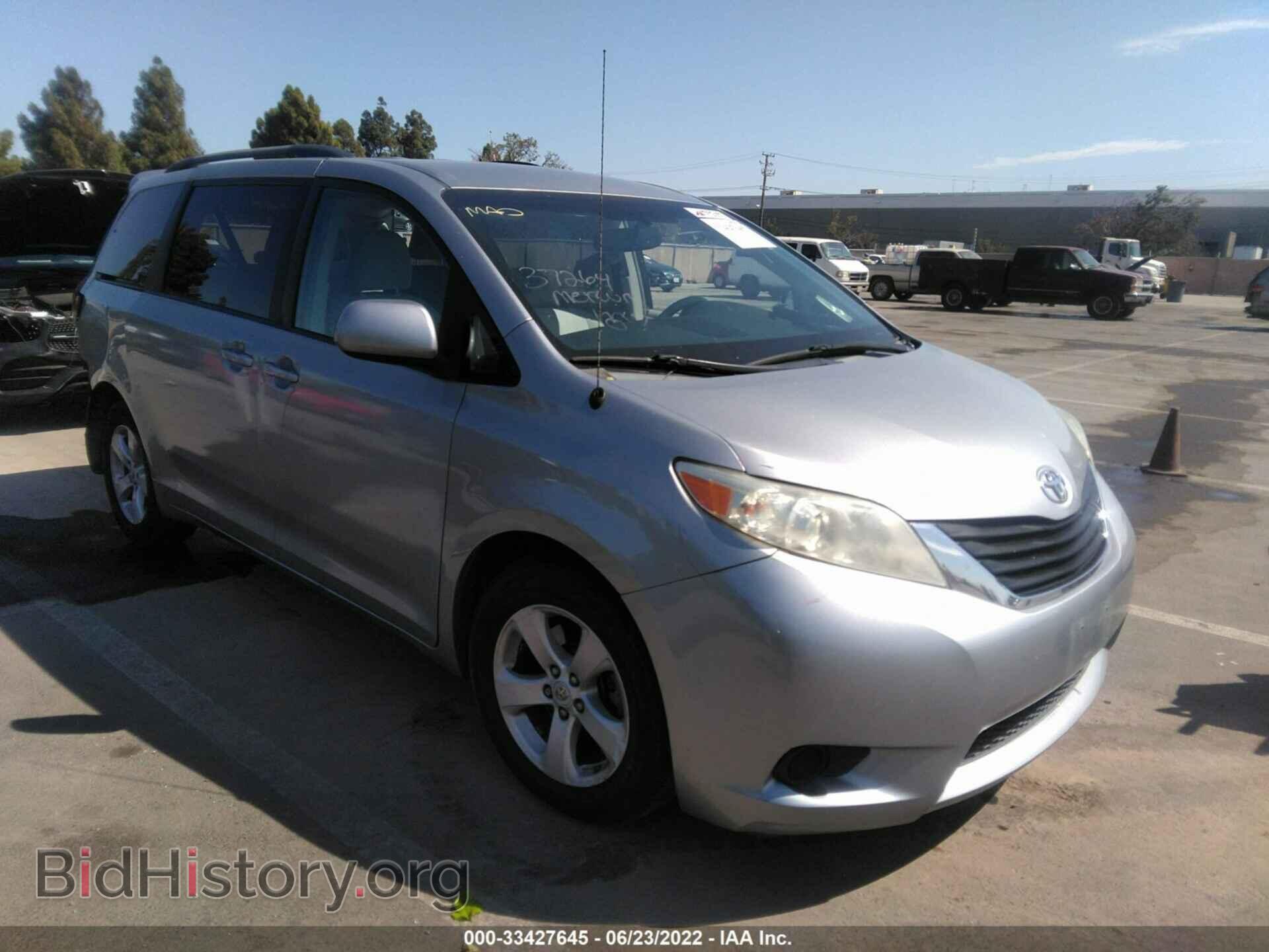 Photo 5TDKK3DC2BS099235 - TOYOTA SIENNA 2011