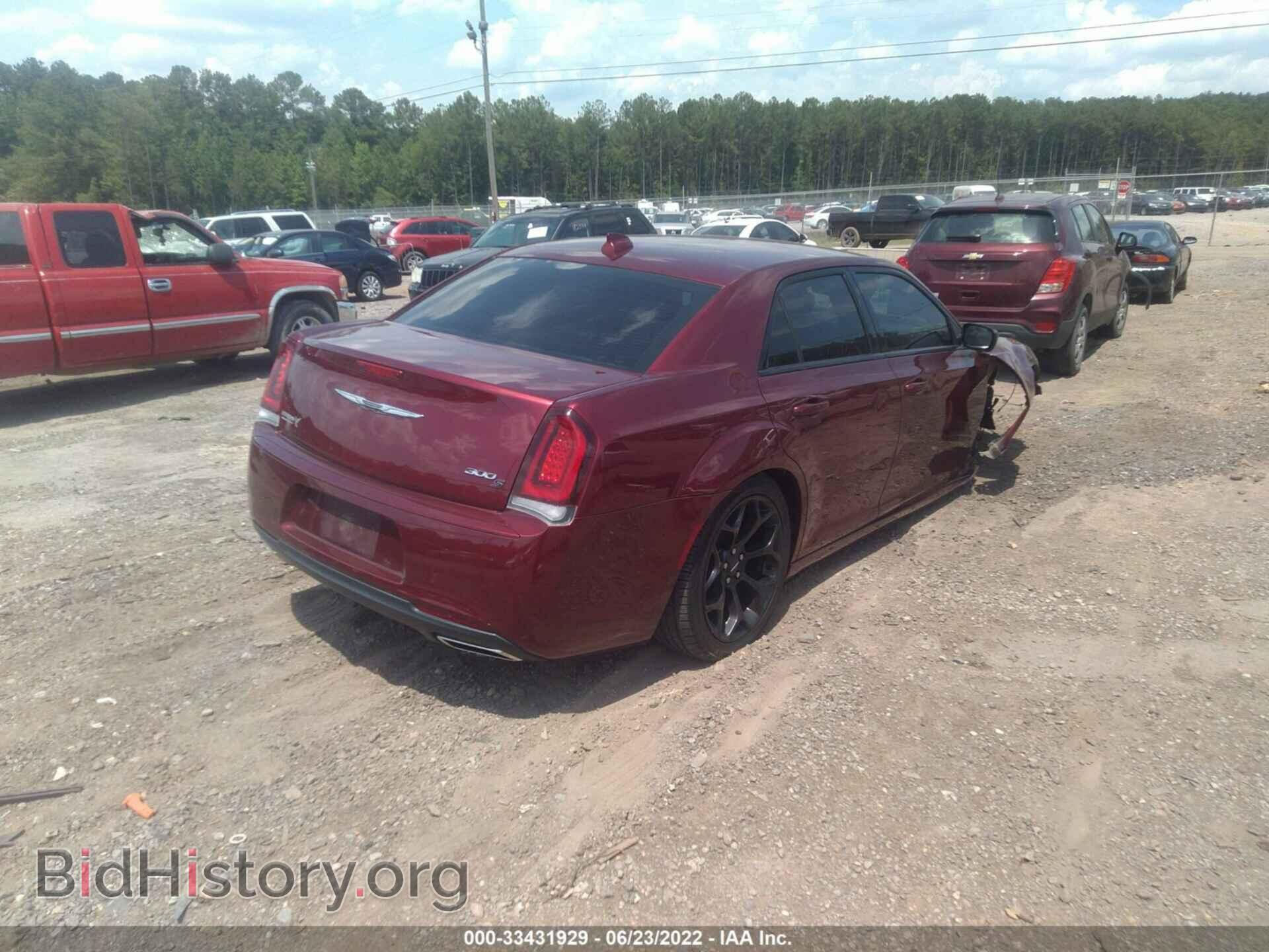 2019 CHRYSLER 300 - VIN: 2C3CCABG3KH569478 - Photo 4