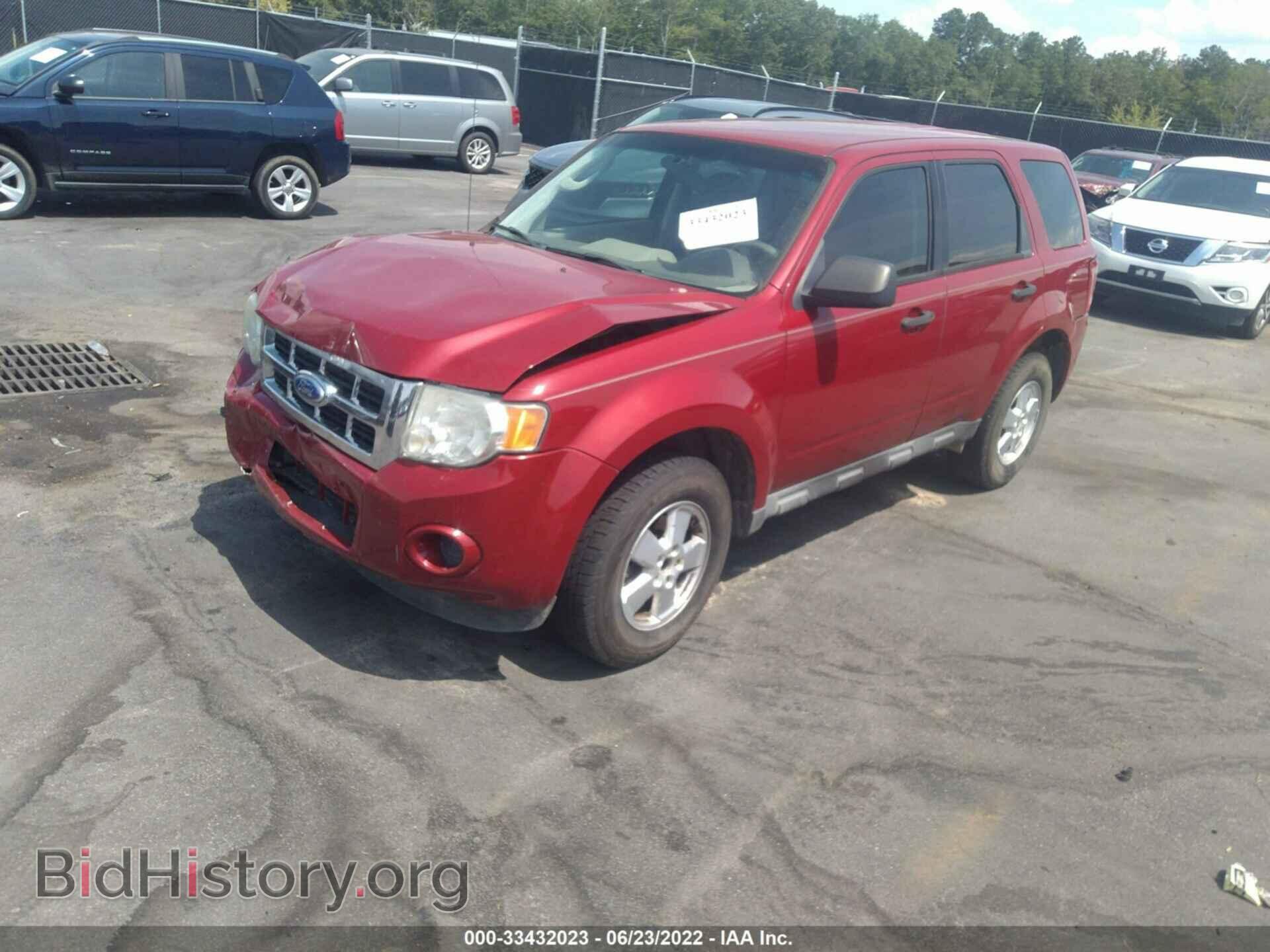 2011 FORD ESCAPE - VIN: 1FMCU0C72BKC02240 - Фото 2