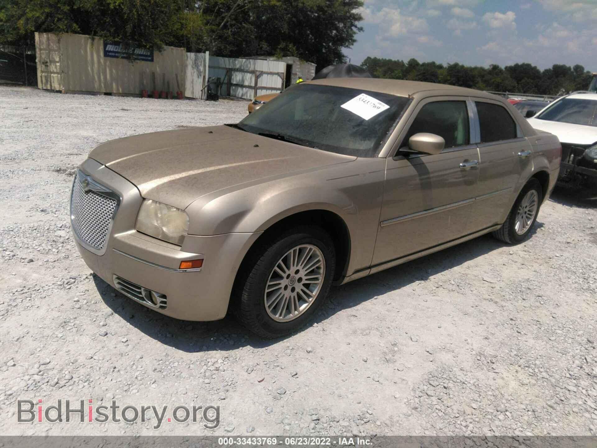 2009 CHRYSLER 300 - VIN: 2C3KA53V09H583791 - Фото 2