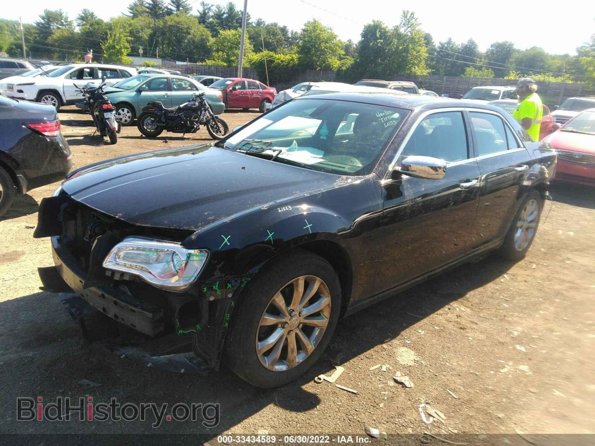 2019 CHRYSLER 300 - VIN: 2C3CCAKG4KH593563 - Фото 2