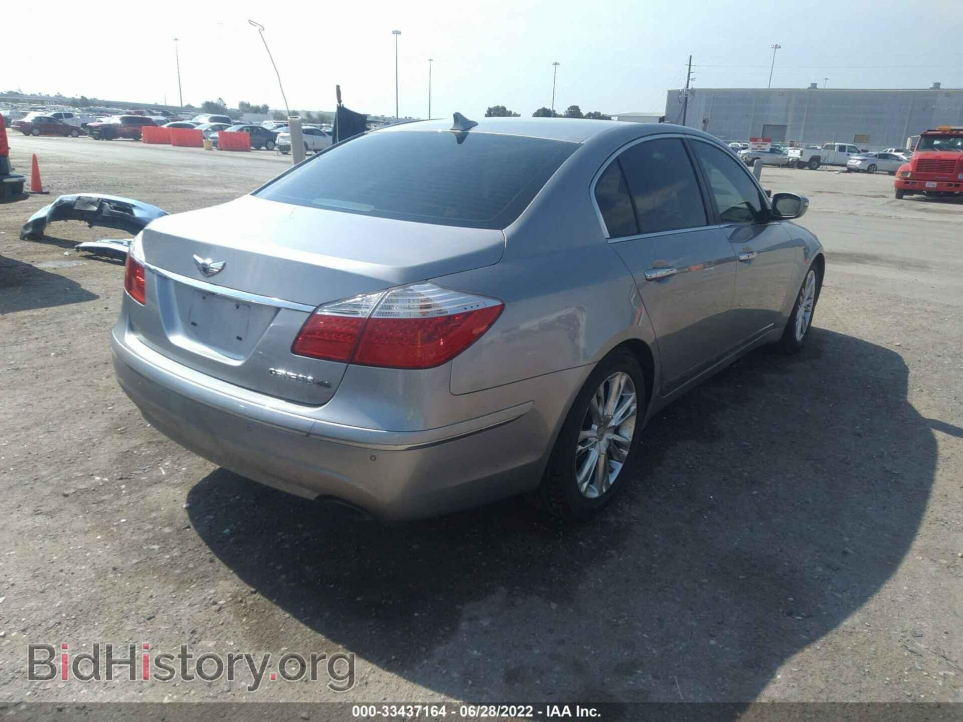 2009 HYUNDAI GENESIS - VIN: KMHGC46F29U038209 - Фото 4
