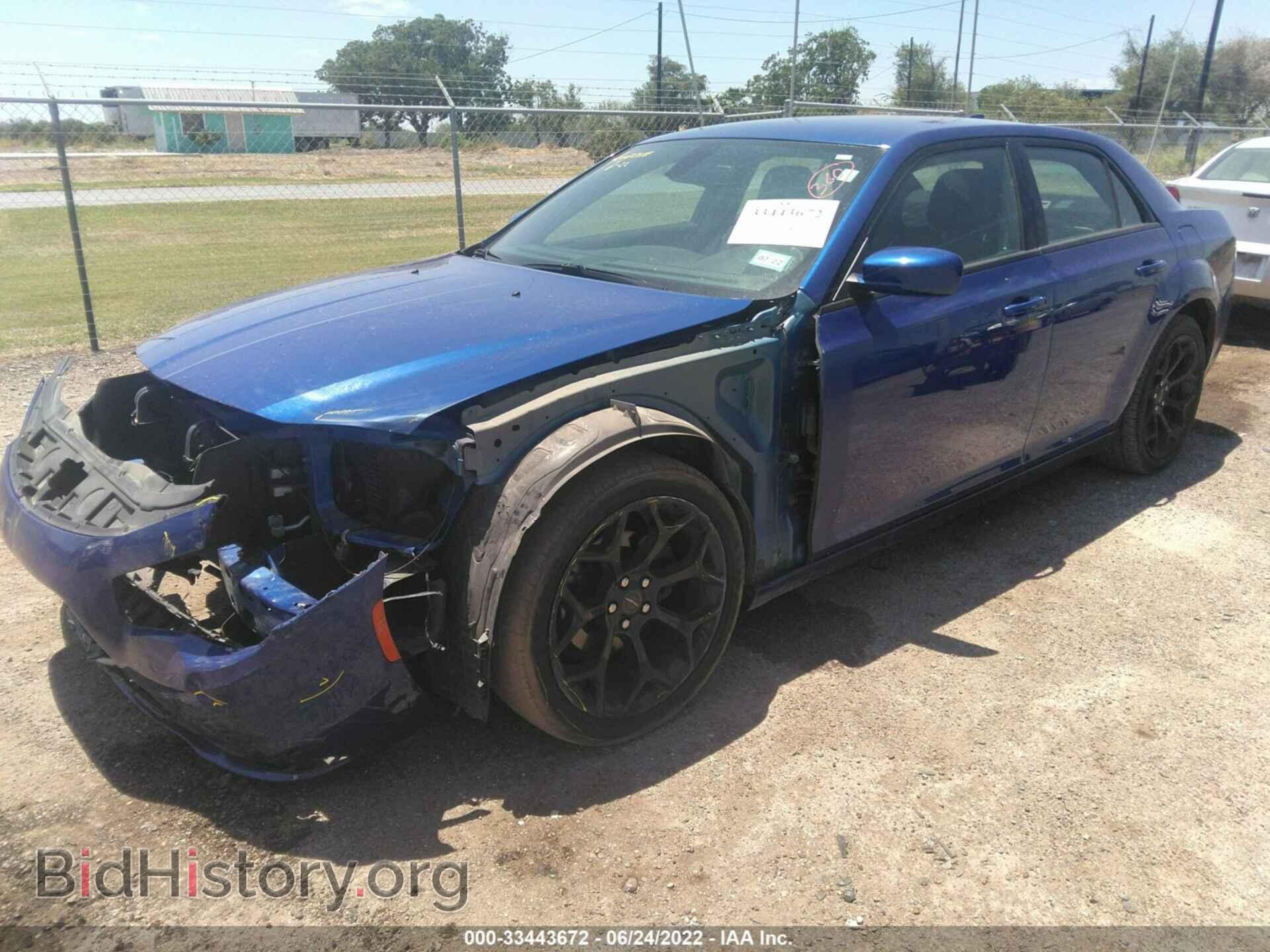 2019 CHRYSLER 300 - VIN: 2C3CCABG5KH559597 - Фото 2