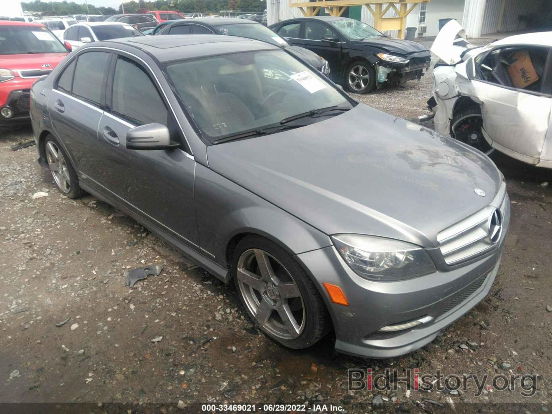 Photo WDDGF8BB0BR157977 - MERCEDES-BENZ C-CLASS 2011