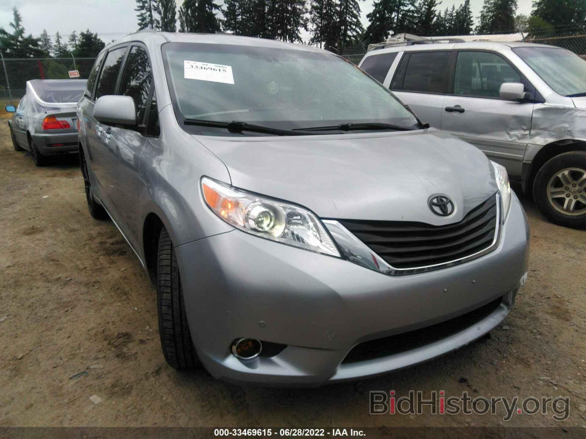 Photo 5TDDK3DC6BS016415 - TOYOTA SIENNA 2011