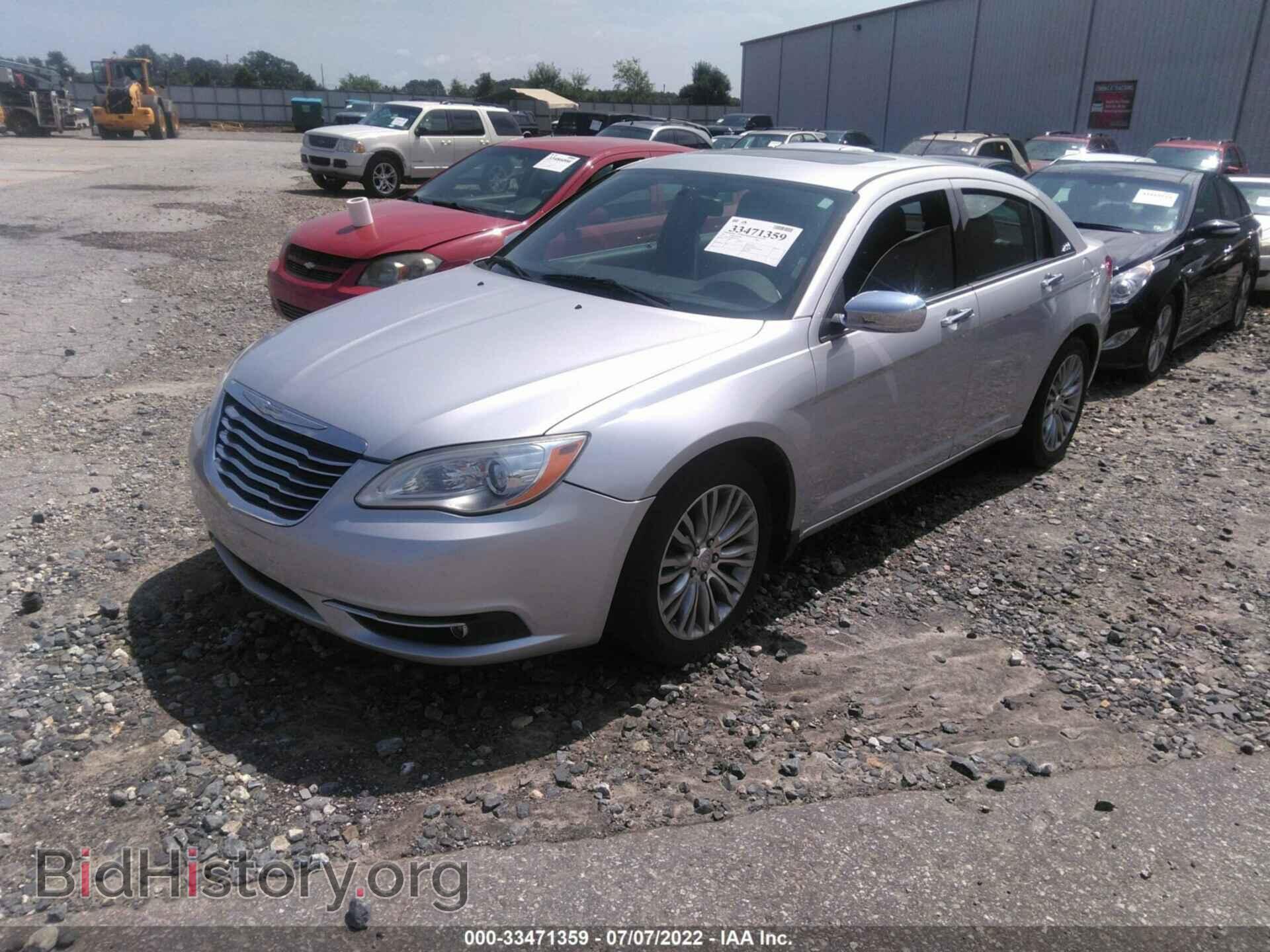 2011 CHRYSLER 200 - VIN: 1C3BC2FG8BN569740 - Фото 2
