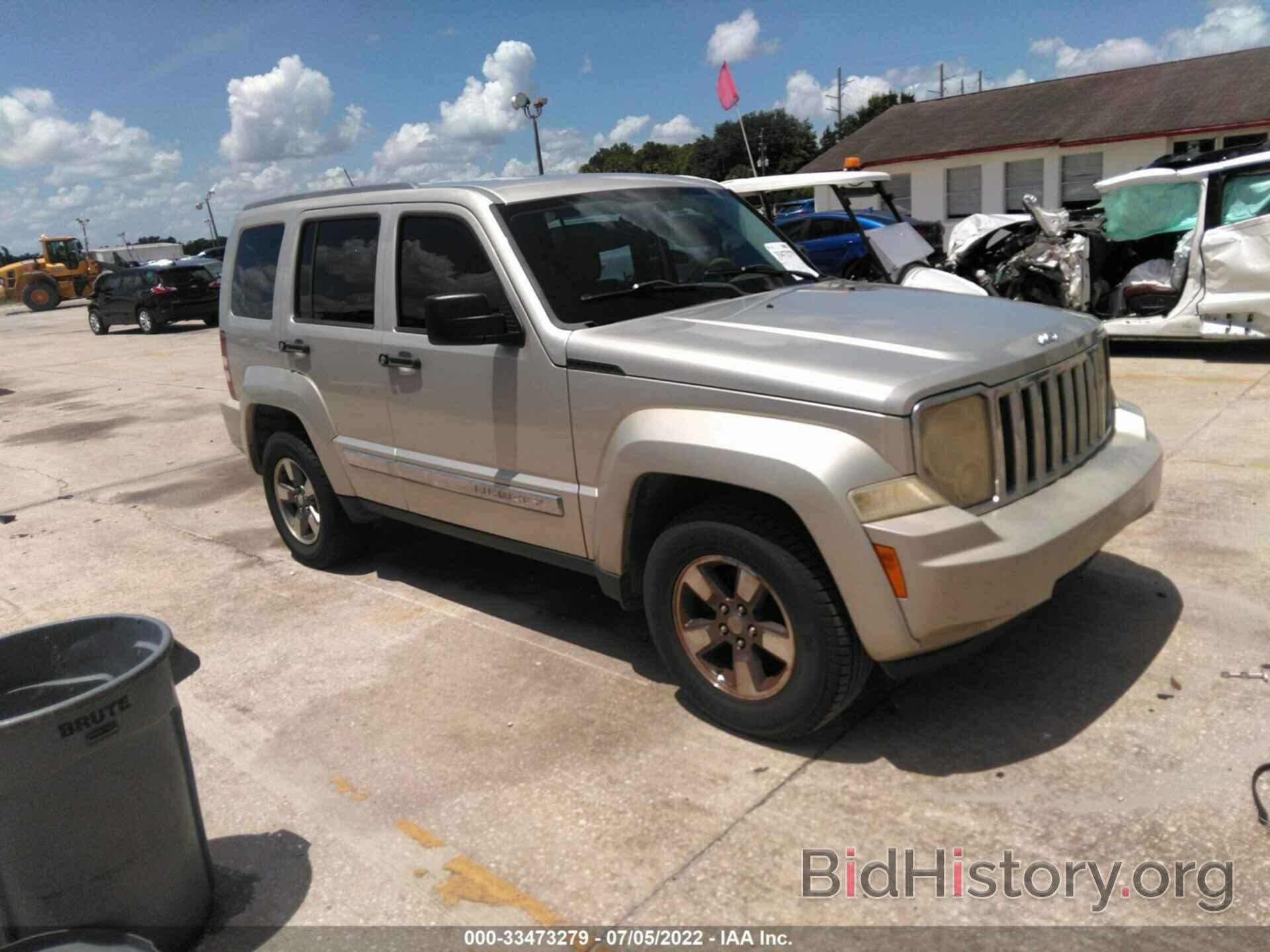 Photo 1J8GP28K38W134384 - JEEP LIBERTY 2008