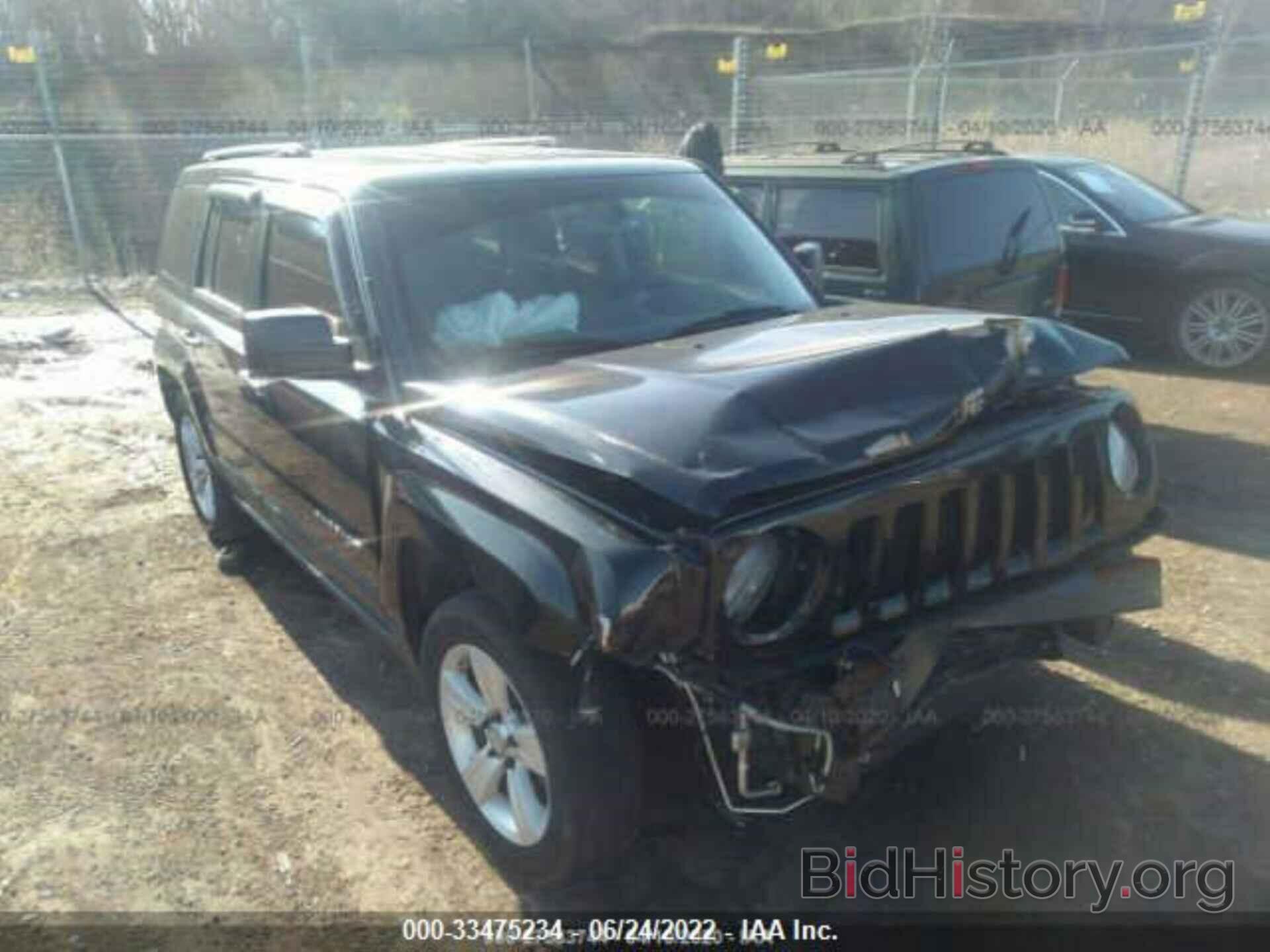 Photo 1J4NT1GA8BD107644 - JEEP PATRIOT 2011