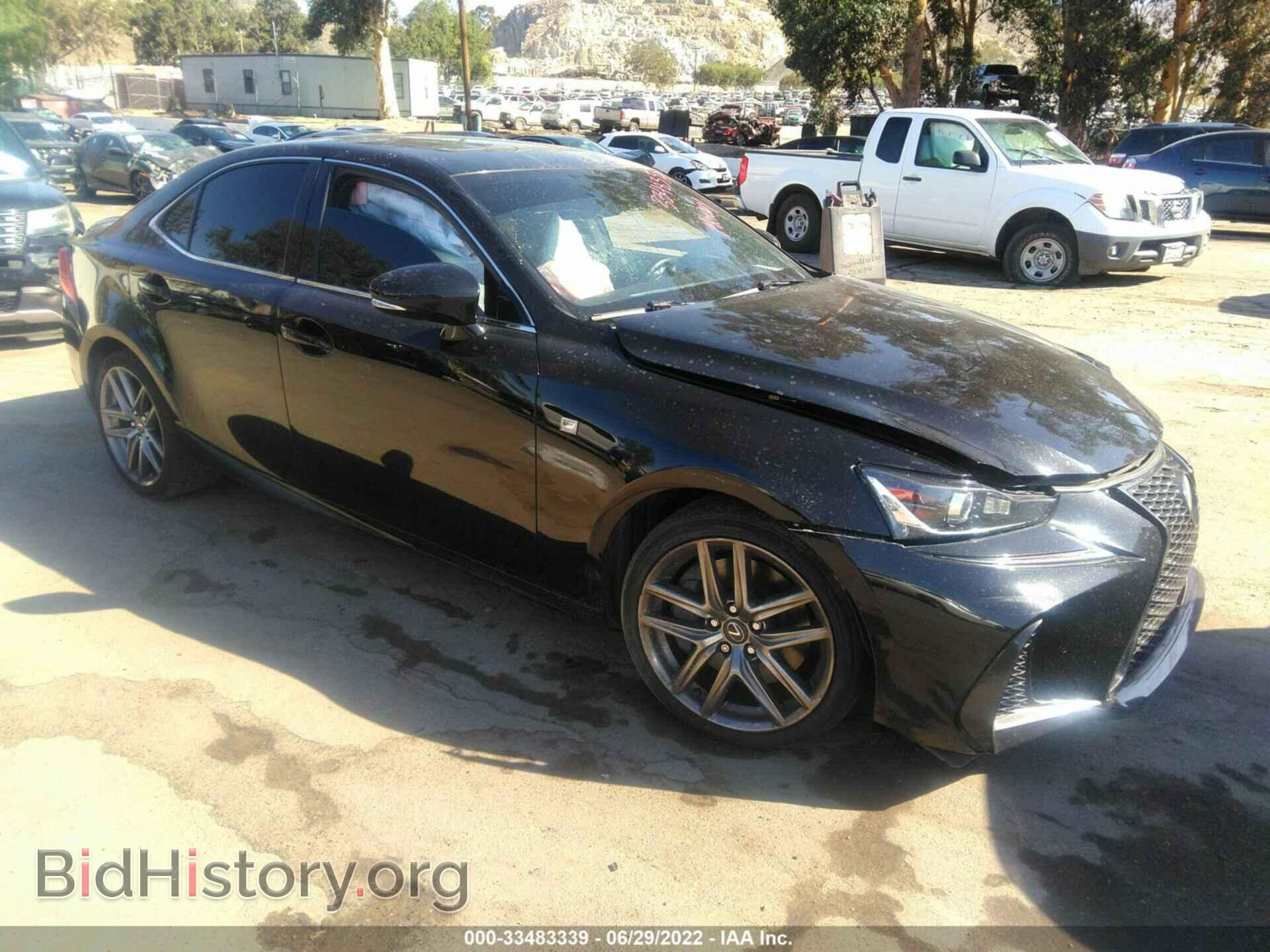 Photo JTHBA1D21H5044075 - LEXUS IS 2017