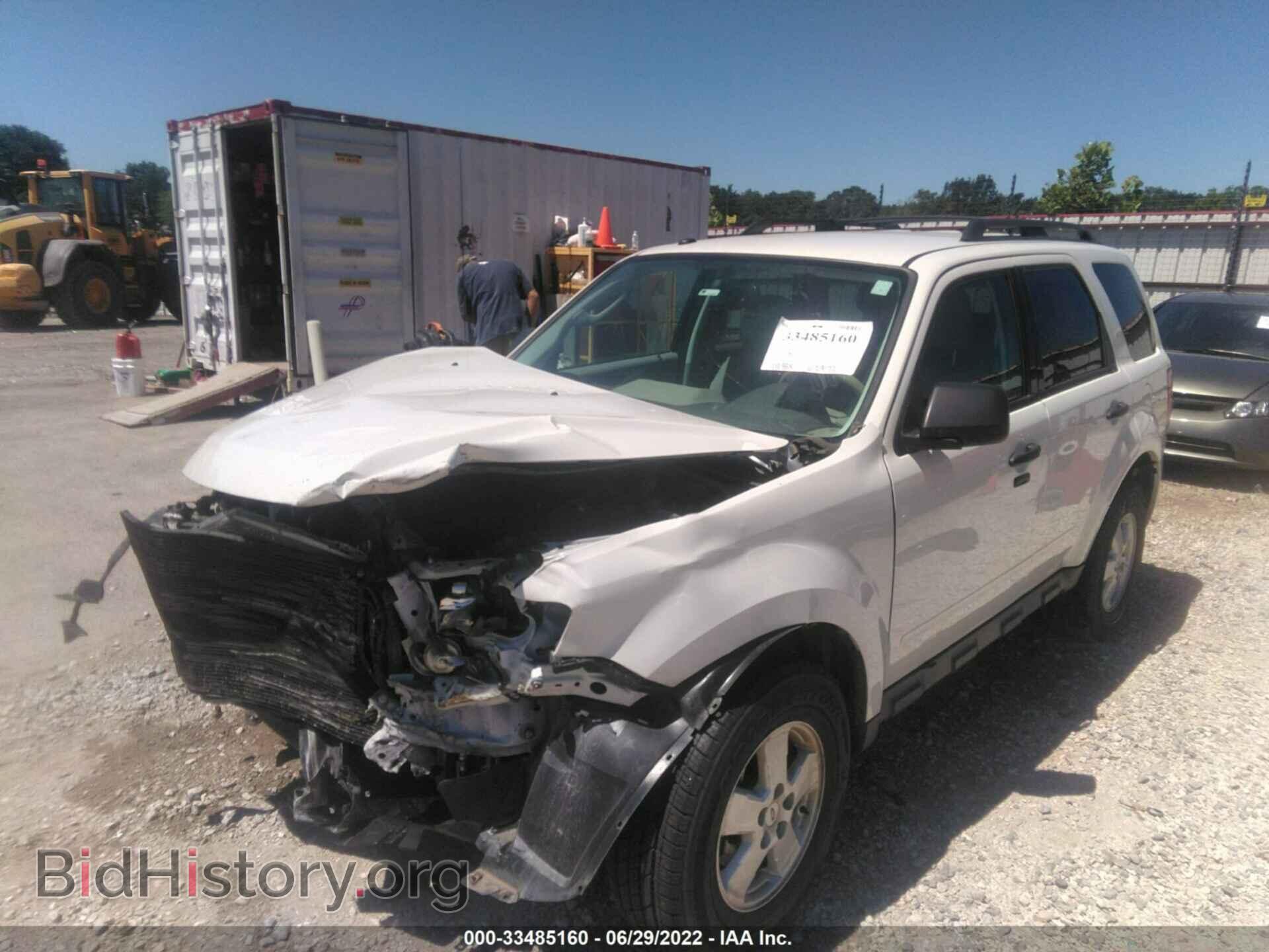2011 FORD ESCAPE - VIN: 1FMCU0D77BKC04306 - Photo 2