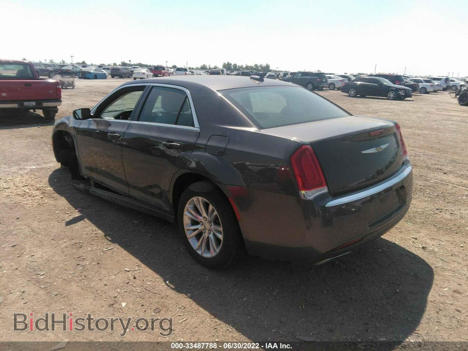 2017 CHRYSLER 300 - VIN: 2C3CCAAG3HH647512 - Фото 3