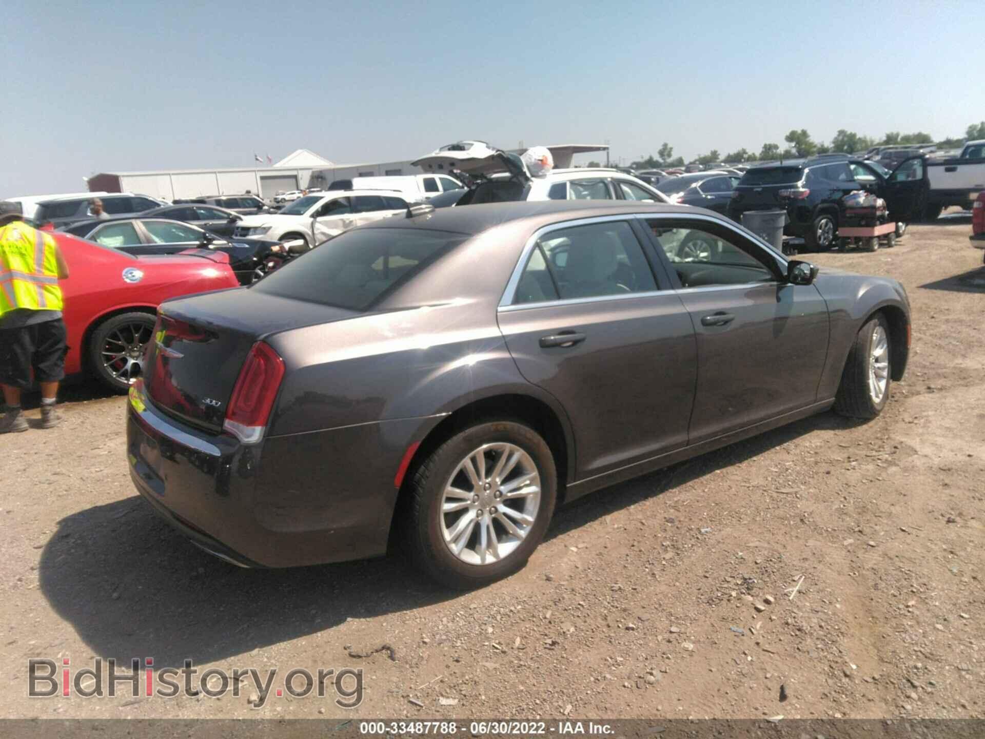 2017 CHRYSLER 300 - VIN: 2C3CCAAG3HH647512 - Фото 4