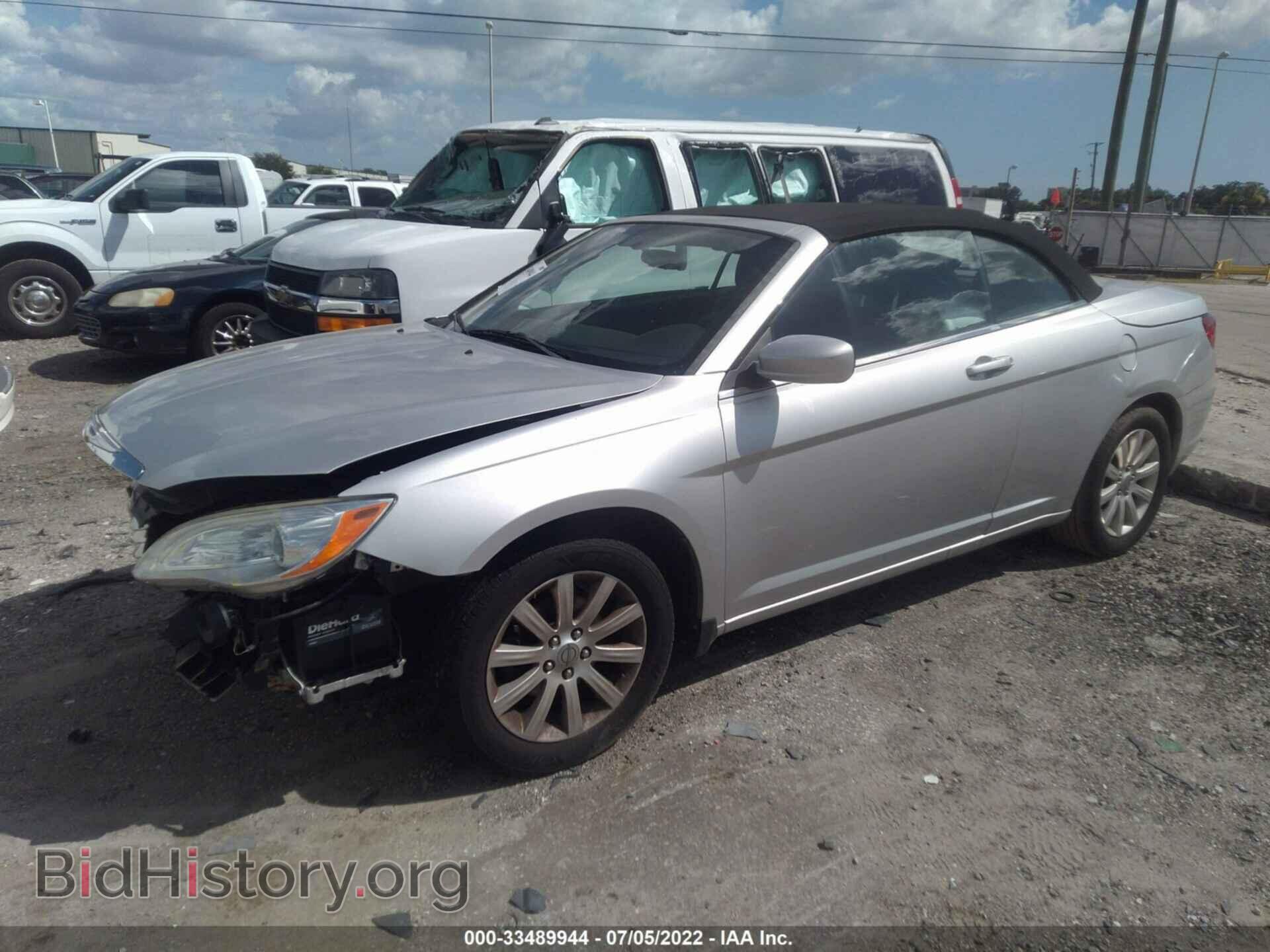 2012 CHRYSLER 200 - VIN: 1C3BCBEB2CN135210 - Фото 2