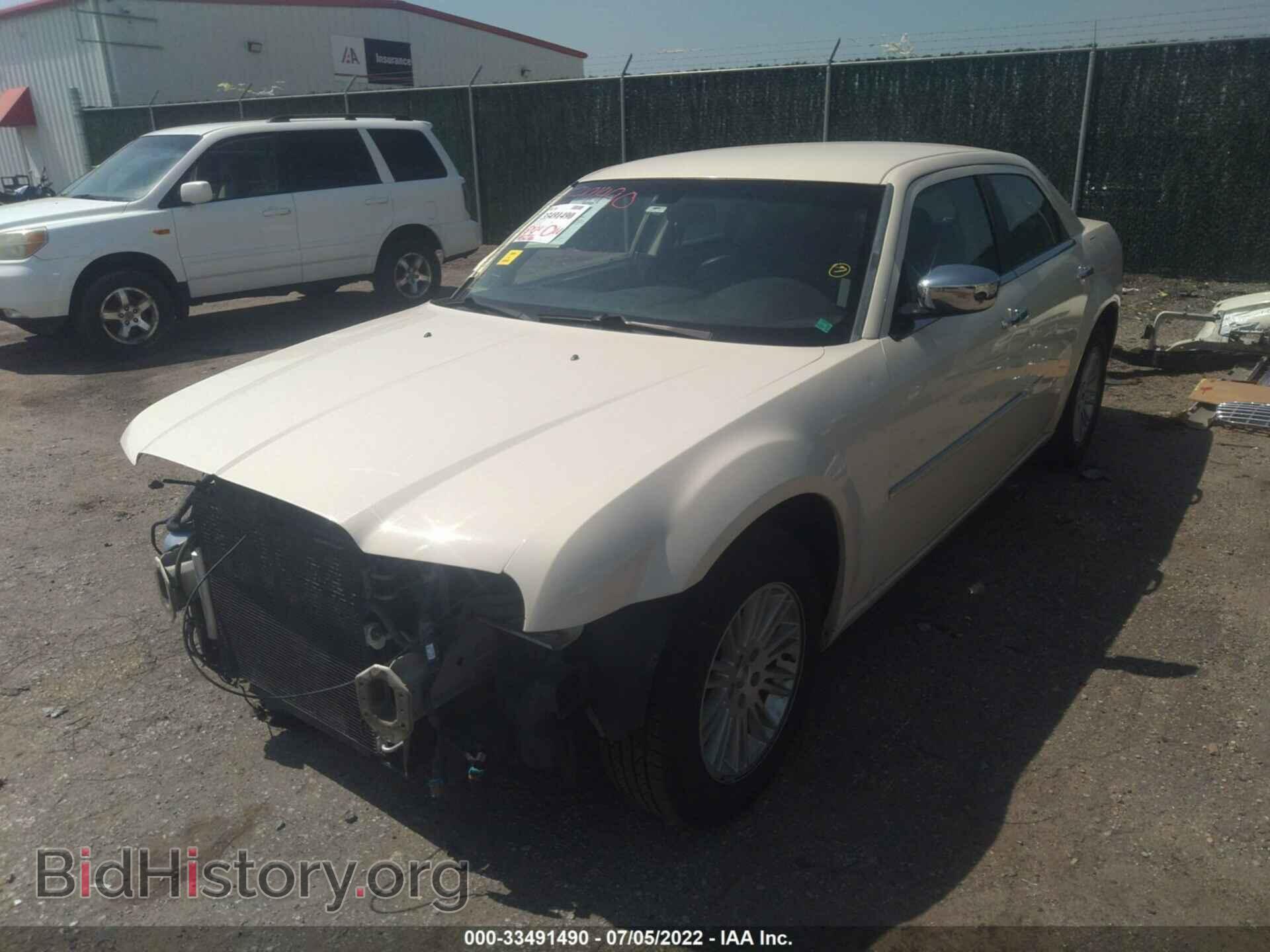 2010 CHRYSLER 300 - VIN: 2C3CA5CV3AH265804 - Фото 2