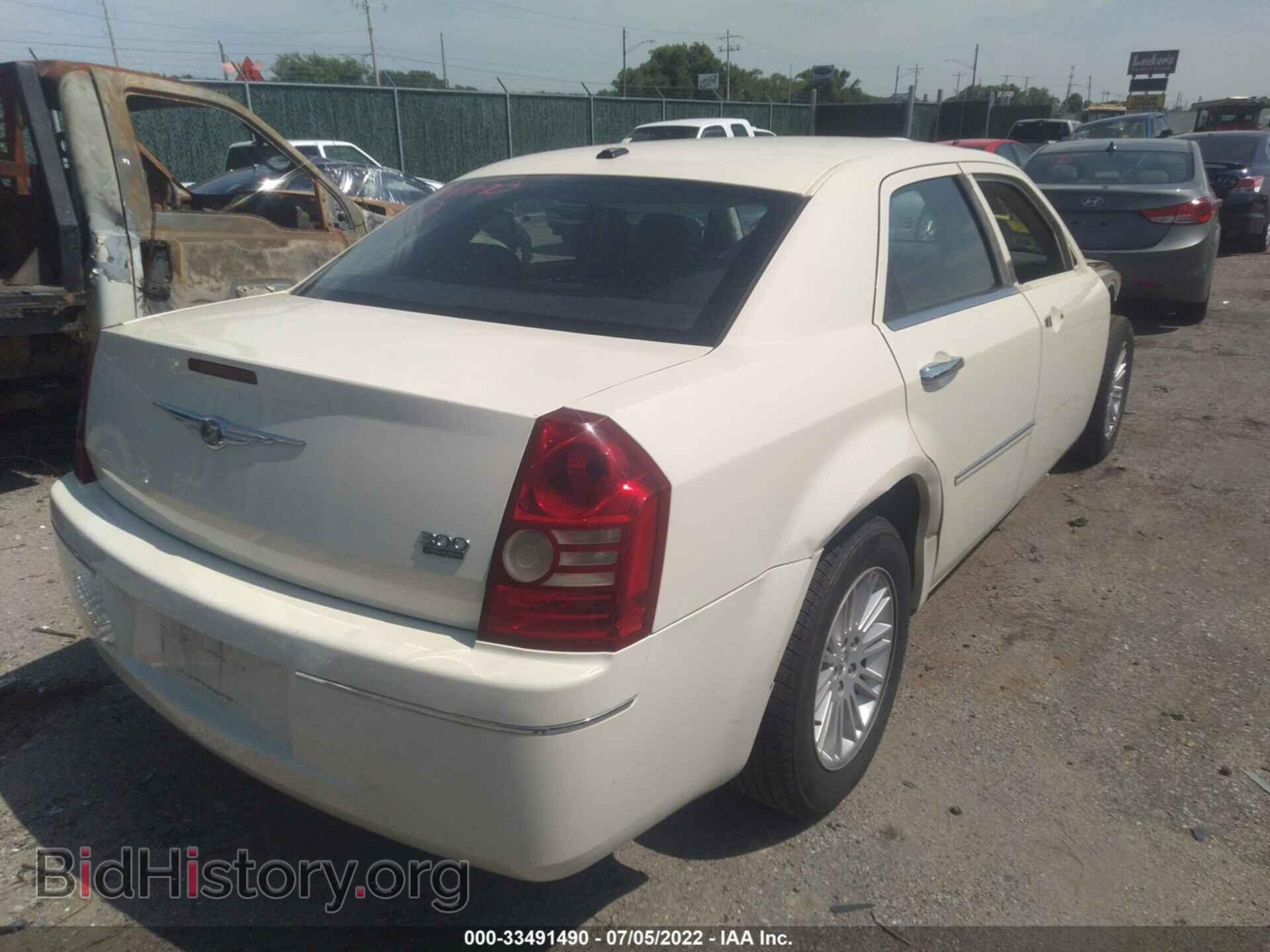 2010 CHRYSLER 300 - VIN: 2C3CA5CV3AH265804 - Фото 4