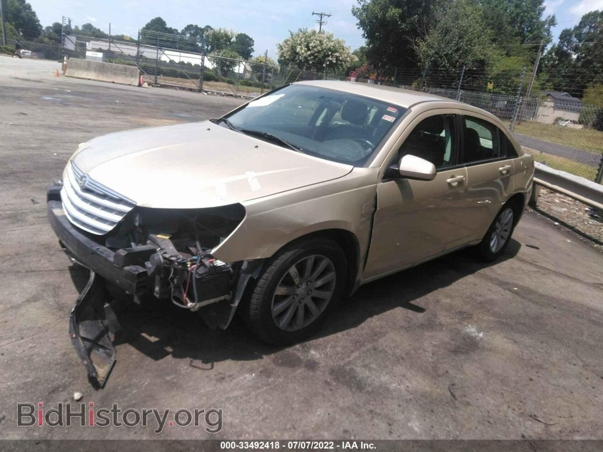 2010 CHRYSLER SEBRING - VIN: 1C3CC5FB0AN225974 - Фото 2