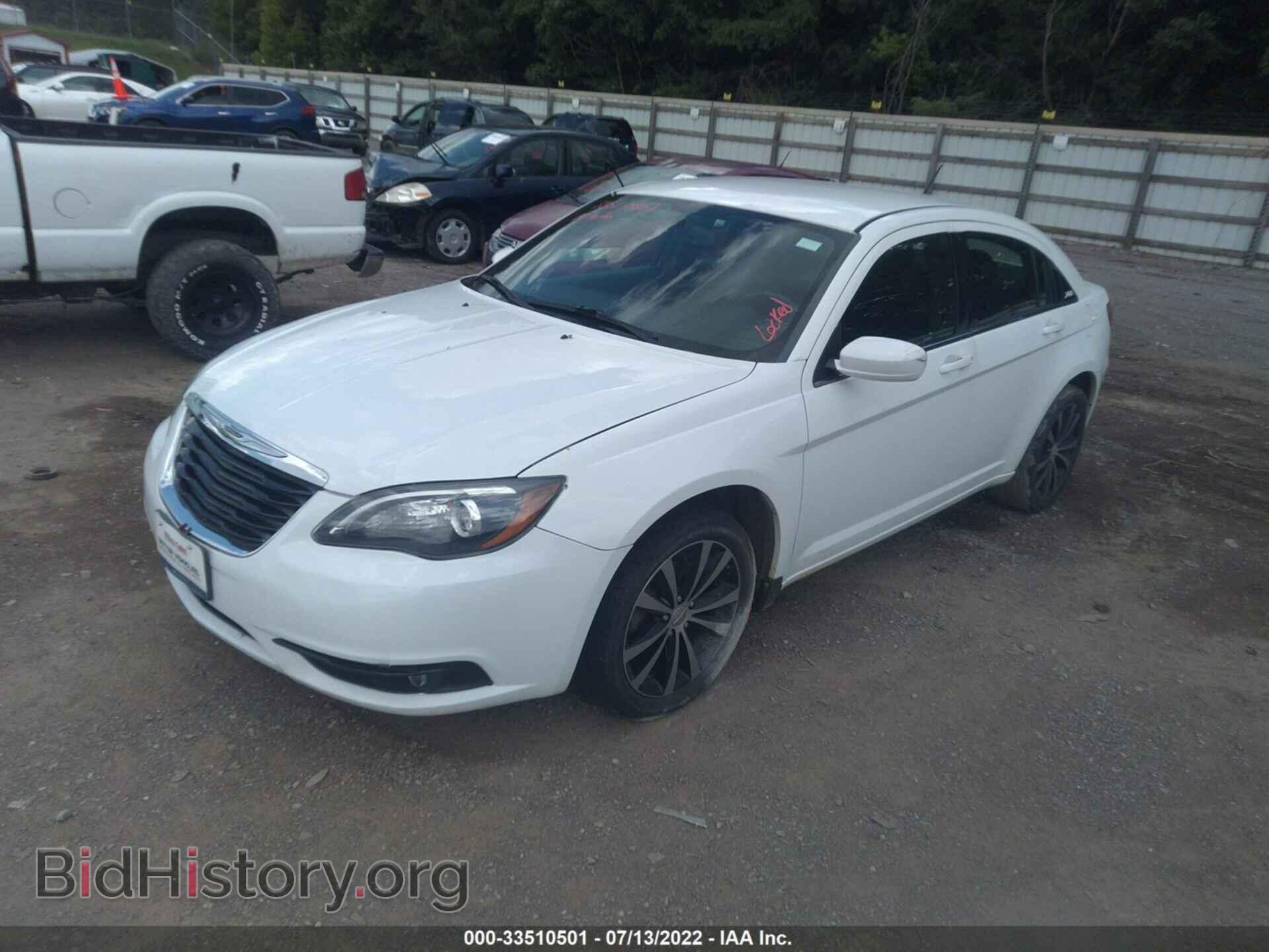 2013 CHRYSLER 200 - VIN: 1C3CCBBBXDN743602 - Фото 2
