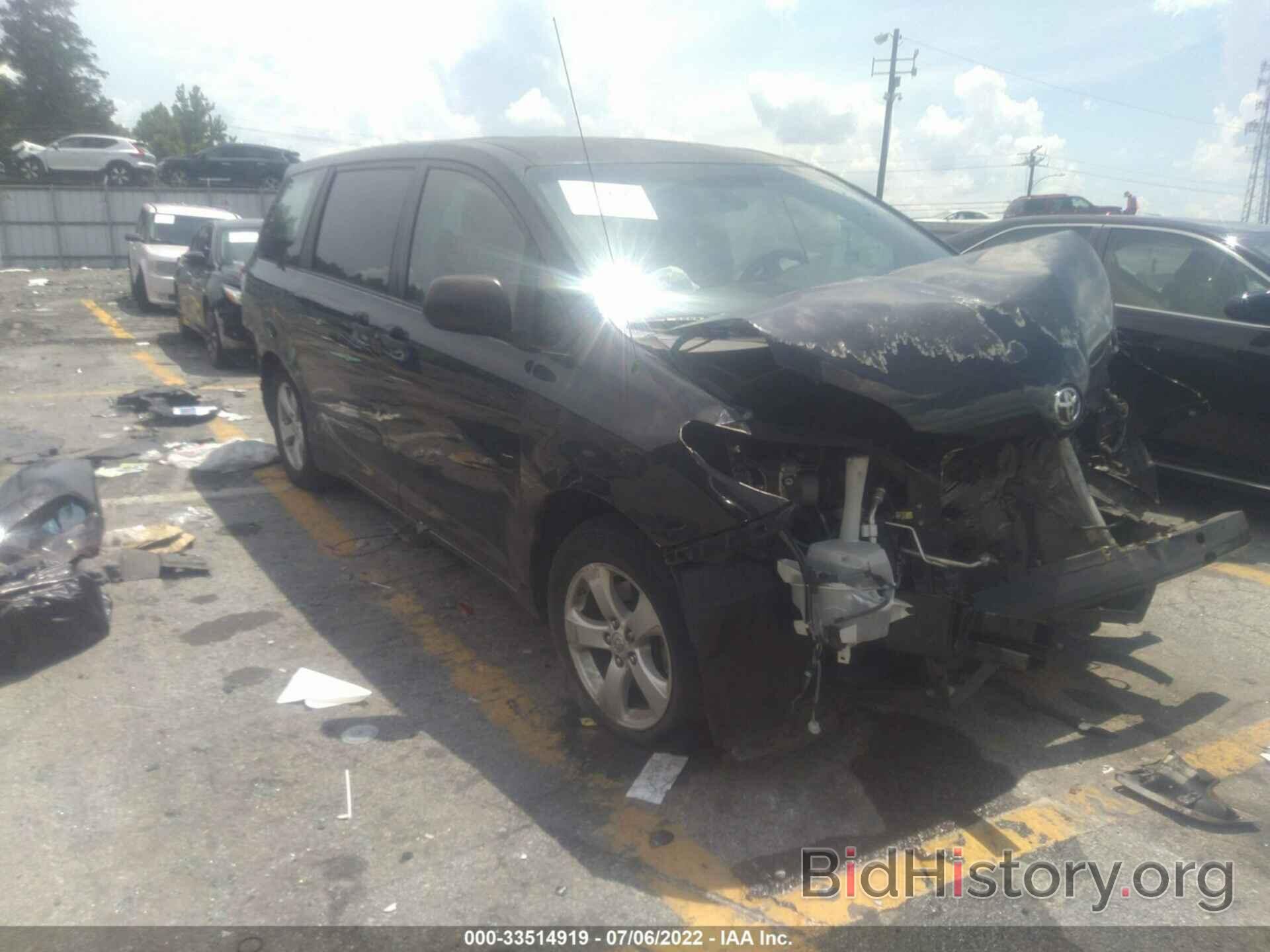 Photo 5TDZK3DC7BS066858 - TOYOTA SIENNA 2011