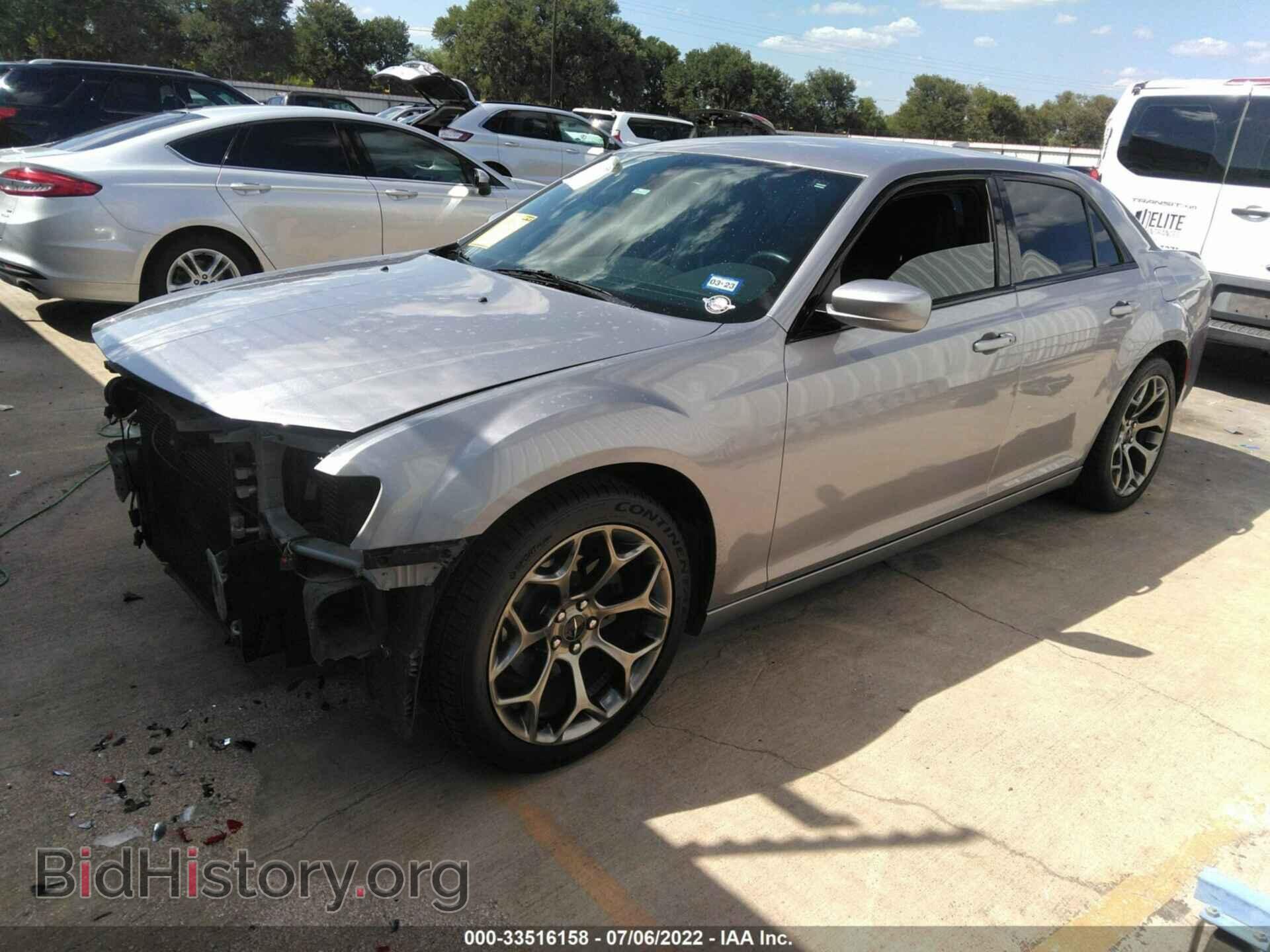 2016 CHRYSLER 300 - VIN: 2C3CCABG2GH238477 - Фото 2
