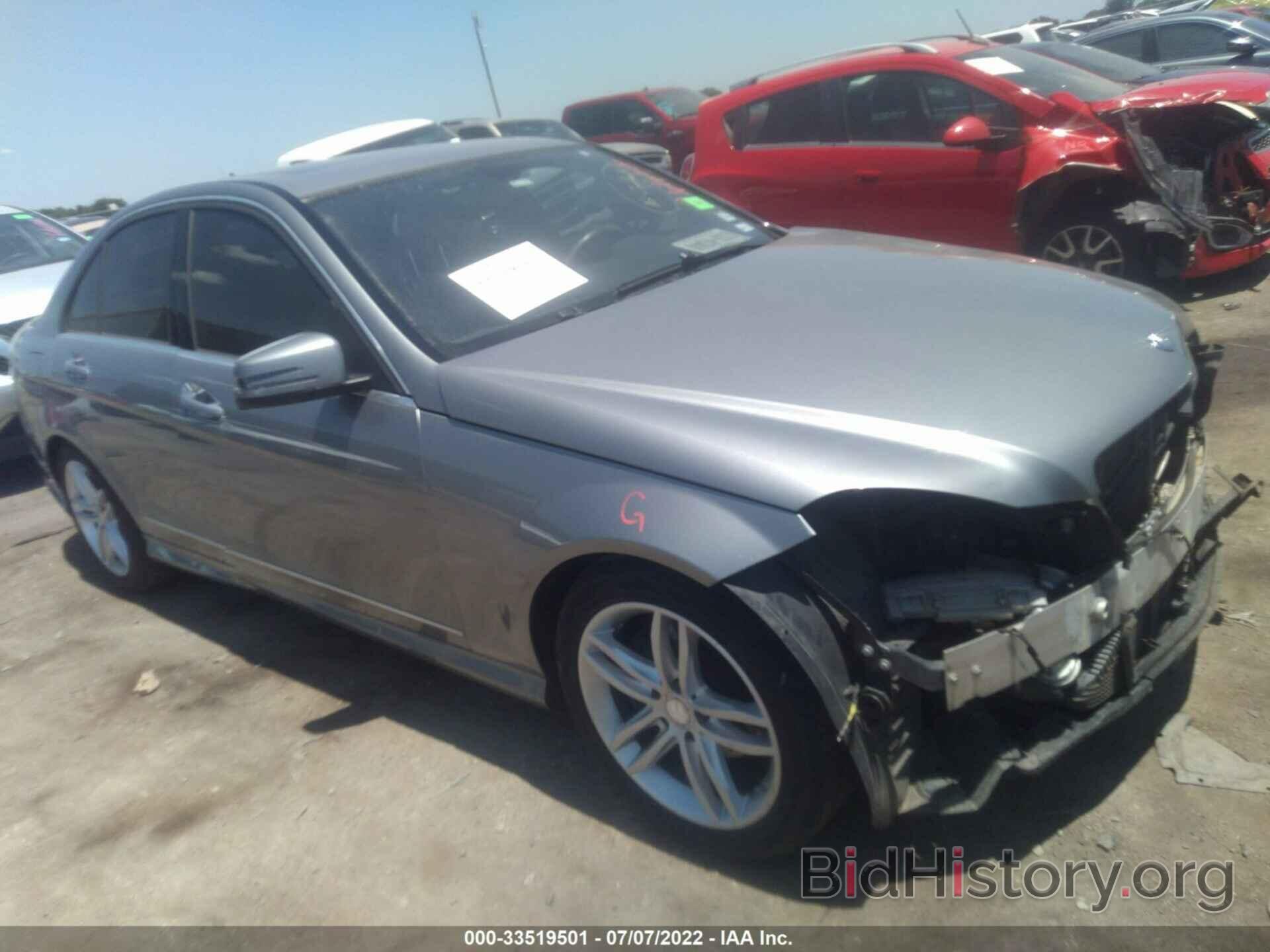 Photo WDDGF4HB8DA758247 - MERCEDES-BENZ C-CLASS 2013