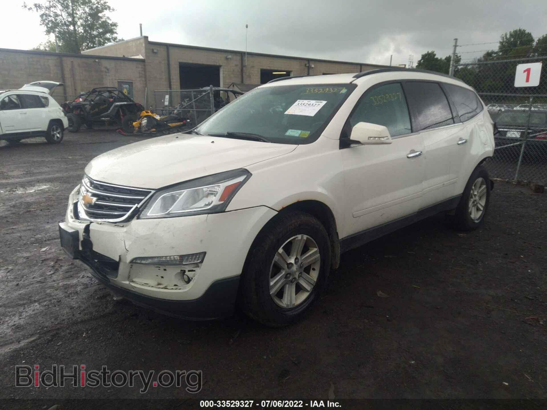 2013 CHEVROLET TRAVERSE - VIN: 1GNKVGKD0DJ190392 - Фото 2