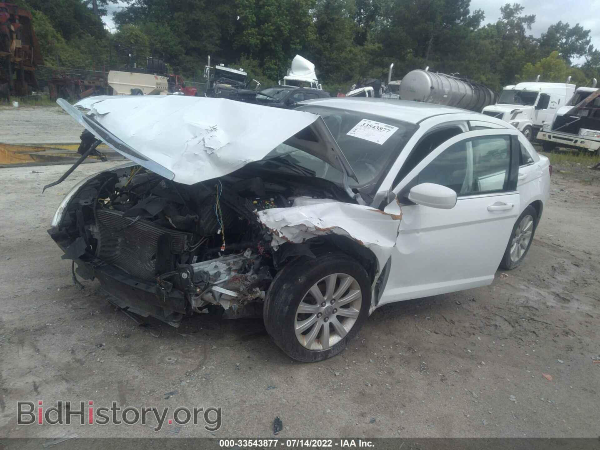 2013 CHRYSLER 200 - VIN: 1C3CCBBB6DN676982 - Photo 2