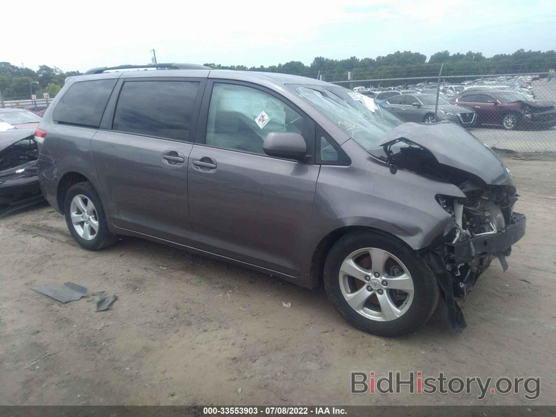 Photo 5TDKK3DCXBS031653 - TOYOTA SIENNA 2011