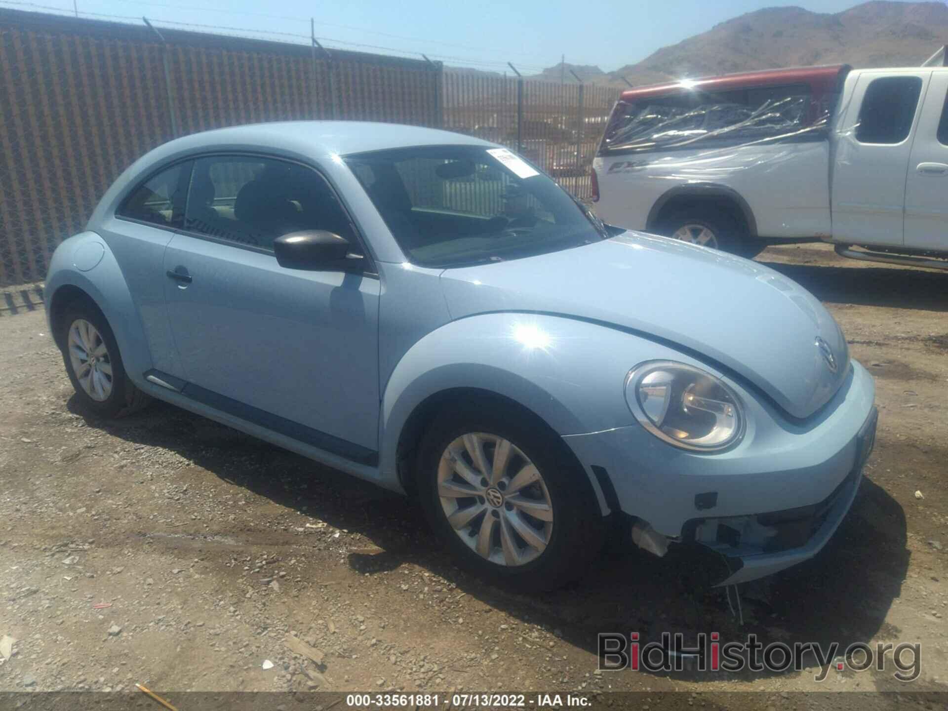 Photo 3VWF17ATXFM605526 - VOLKSWAGEN BEETLE COUPE 2015