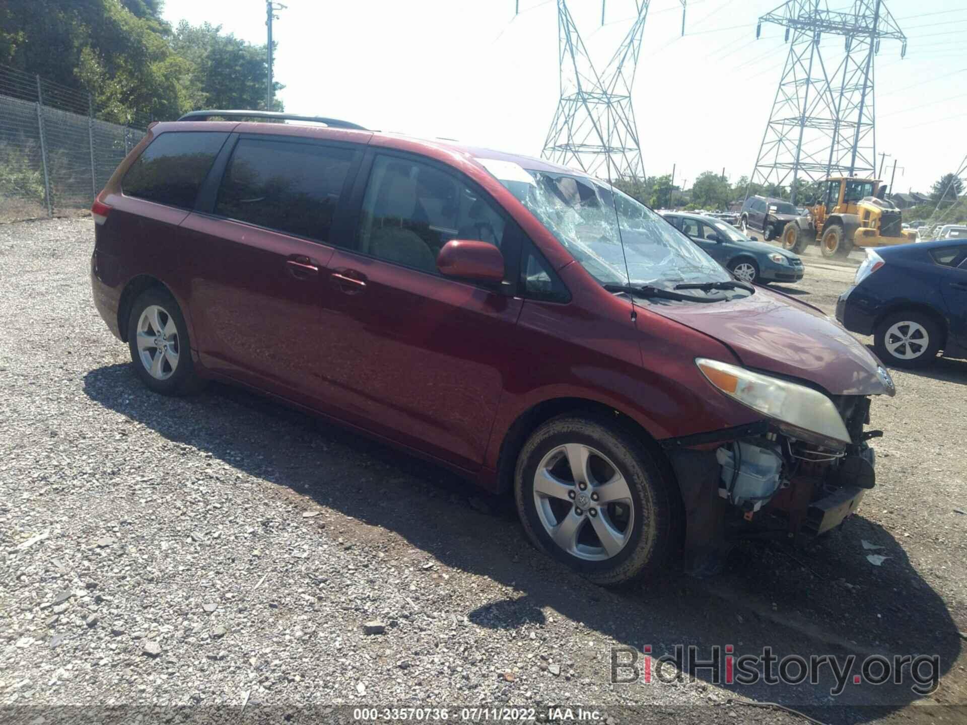 Photo 5TDKK3DC5BS142143 - TOYOTA SIENNA 2011